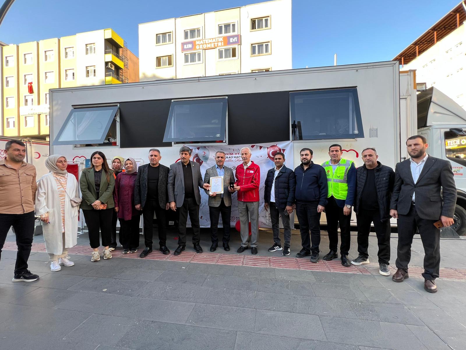 AK Partililerden kan bağışı