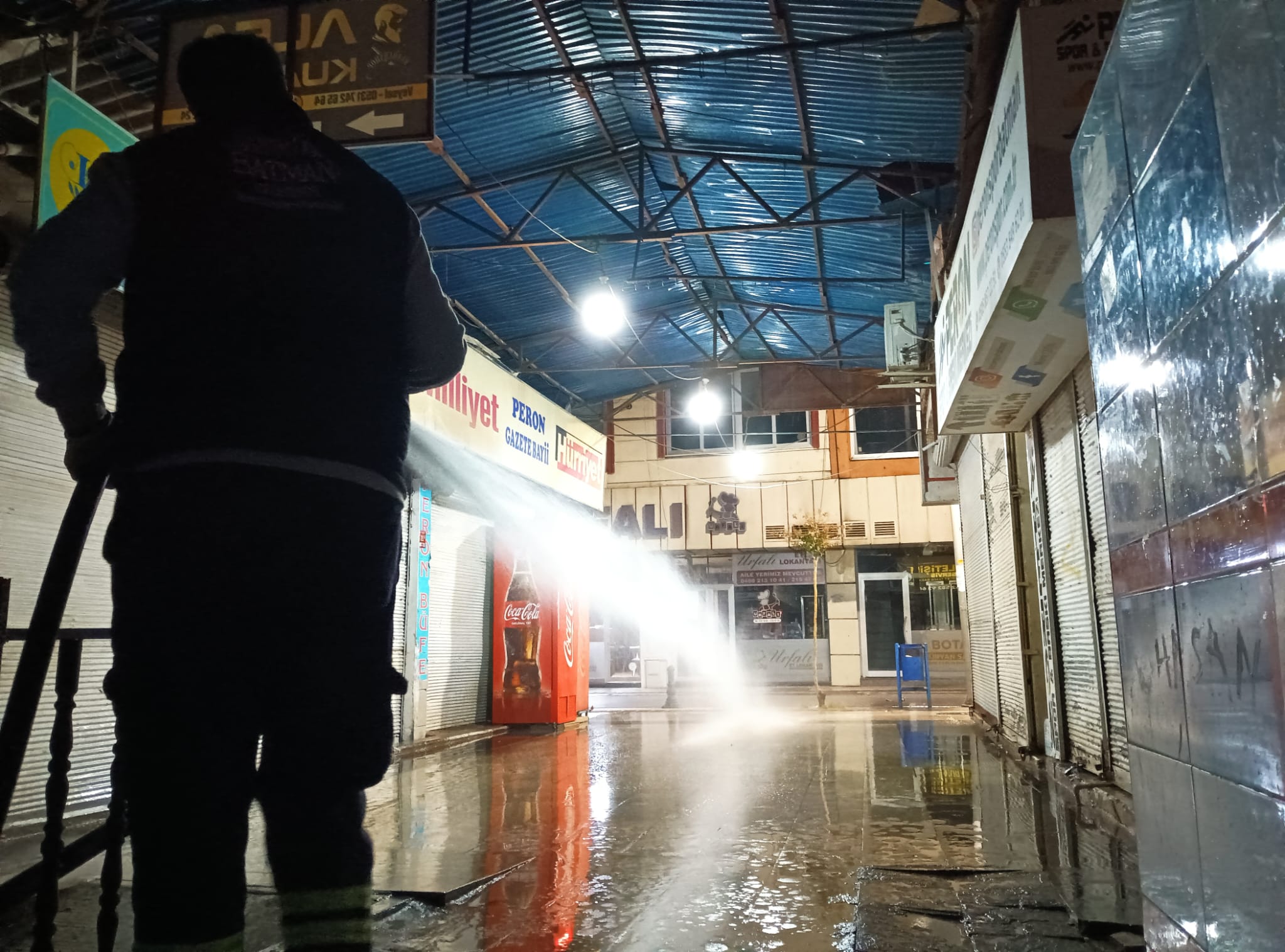 Alt ve üst geçitler temizlendi