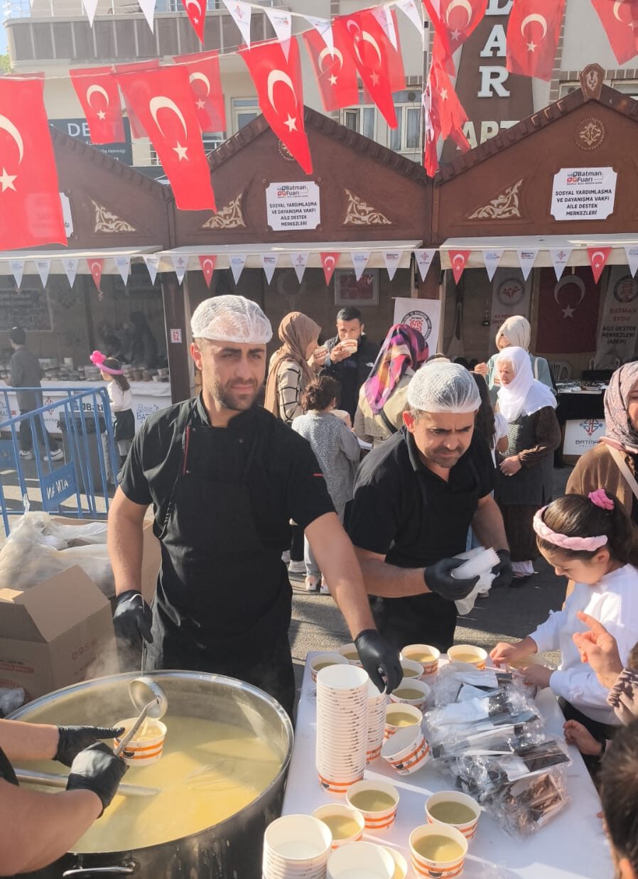 Belediyeden sıcak çorba ikramı