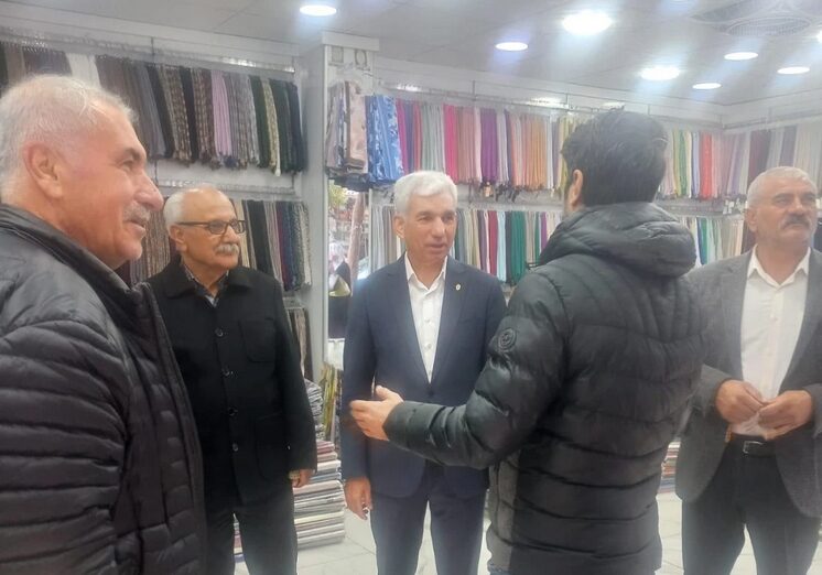 Çarşı esnafının sorunlarını dinledi