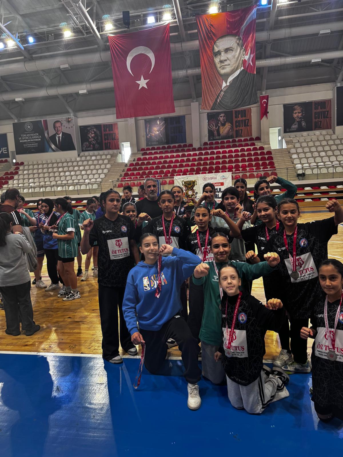 Hentbolun şampiyonu TOKİ Kazımkarabekir