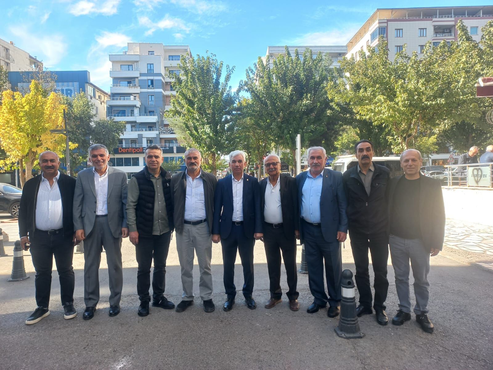 Kaplan, seçim startını esnaftan verdi