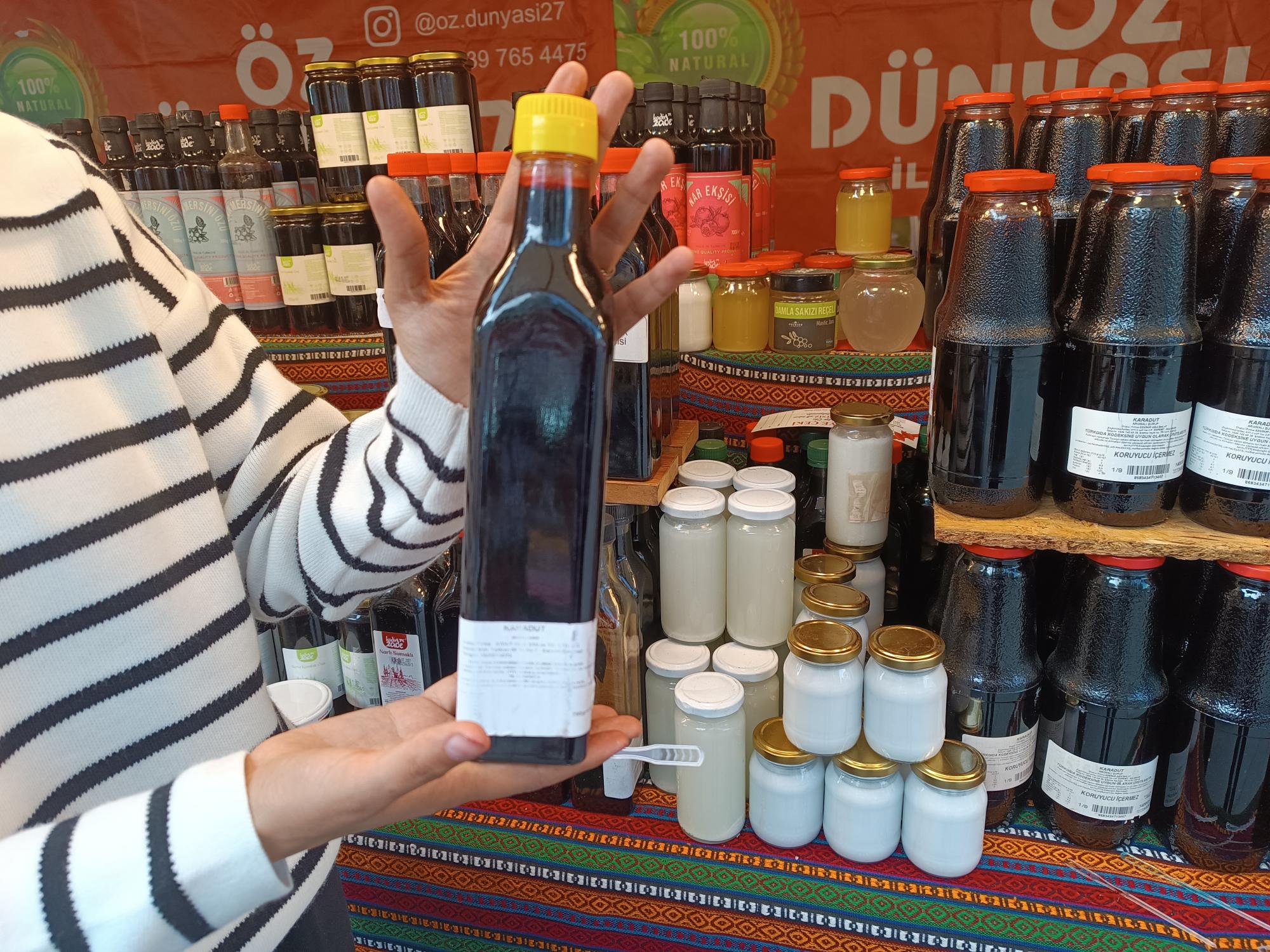 Karadut şerbeti ilgi odağı oldu