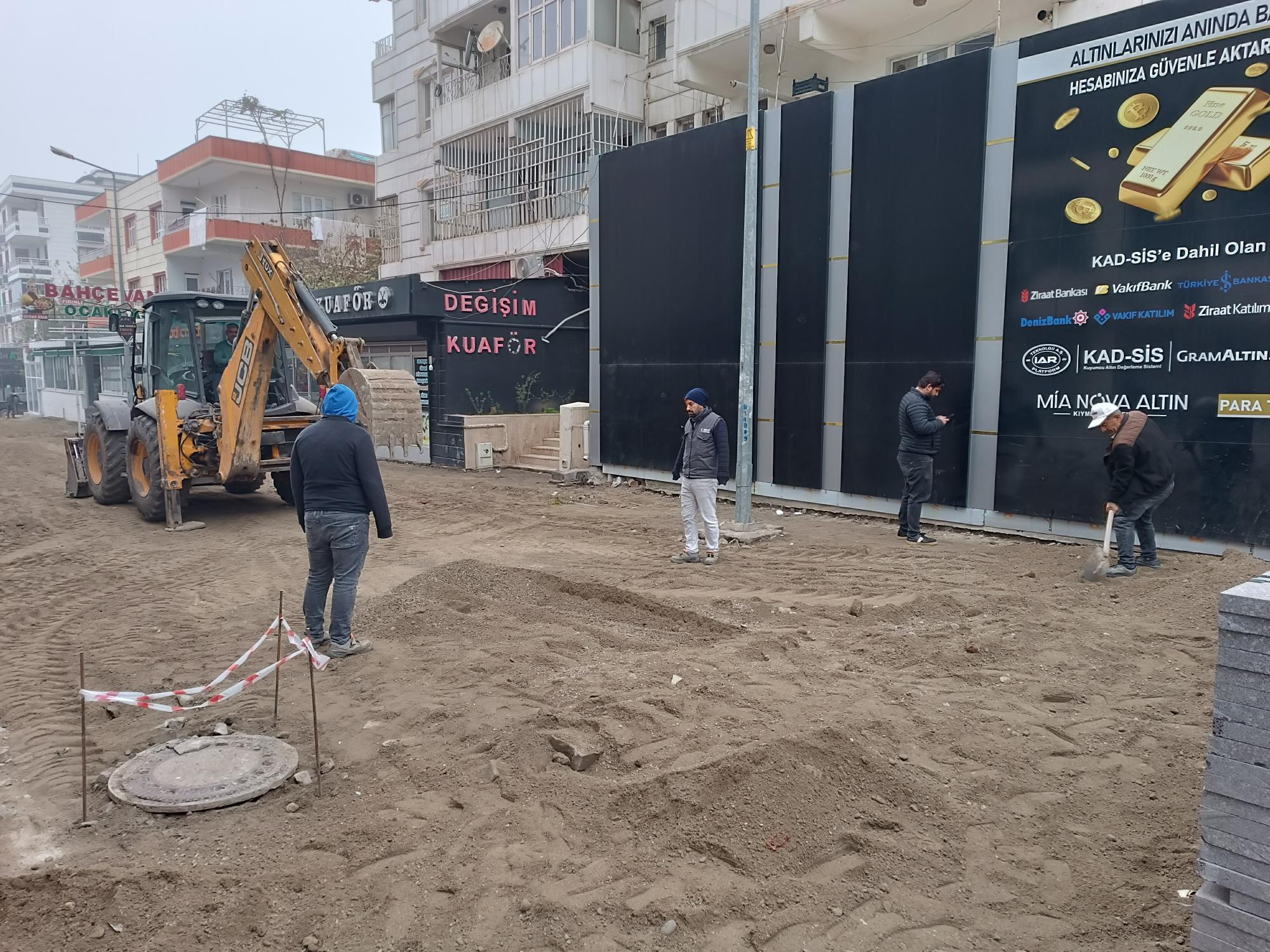 Kent genelinde kaldırım ve parke çalışması