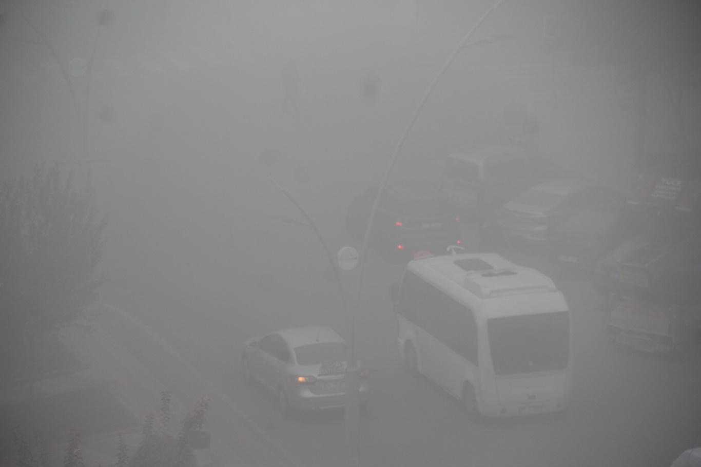 Kentte yoğun sis devam ediyor