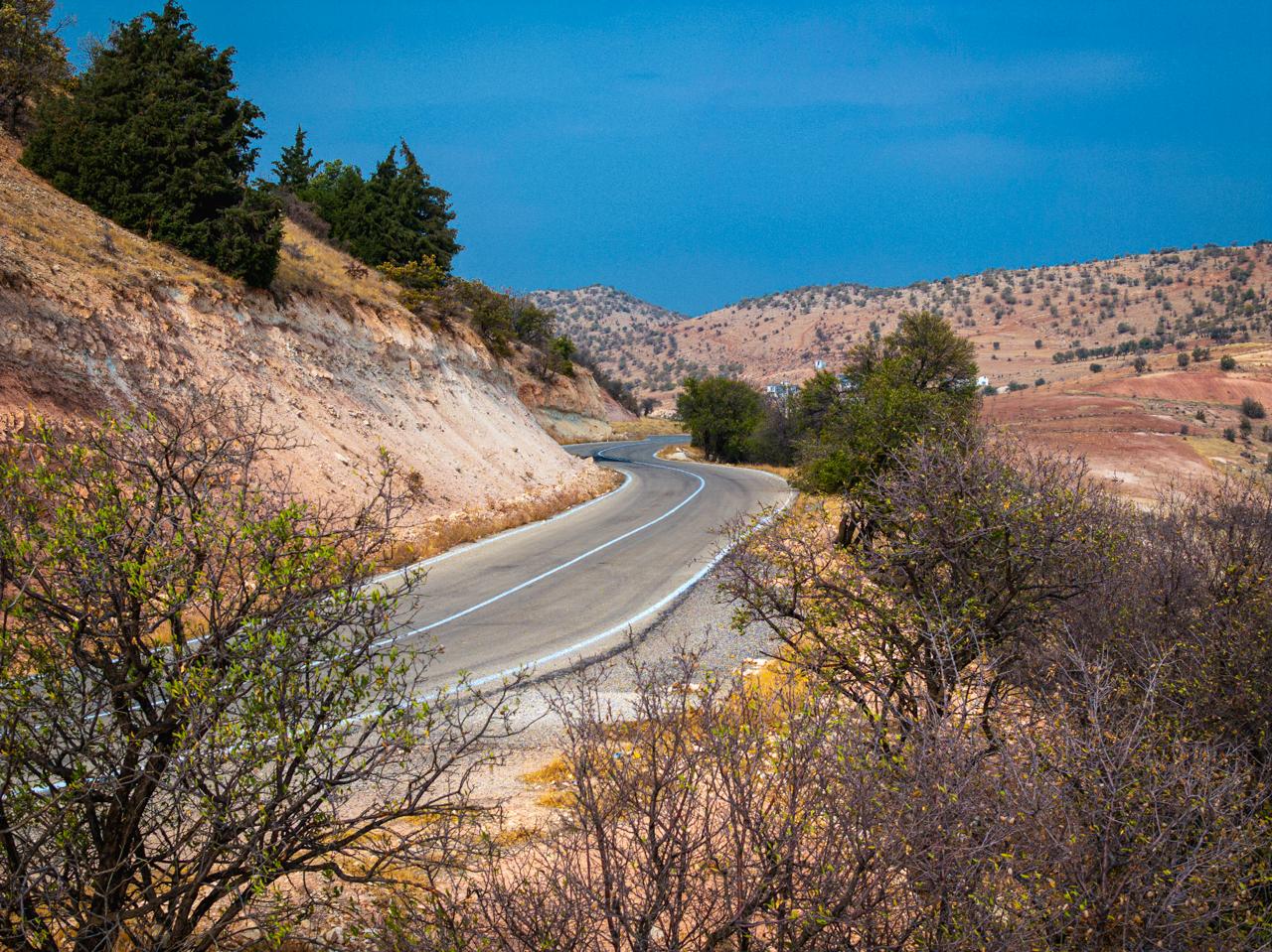 Köy yolları modernleşiyor