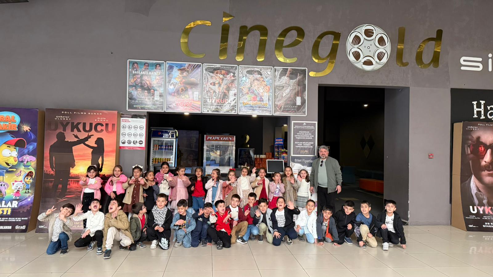 MİNİKLERDEN SİNEMA ÇIKARMASI!