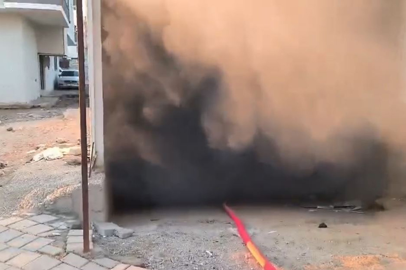 Mobilya atölyesinde yangın paniği