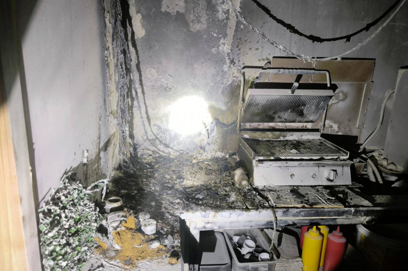 Mutfakta çıkan yangın paniğe yol açtı