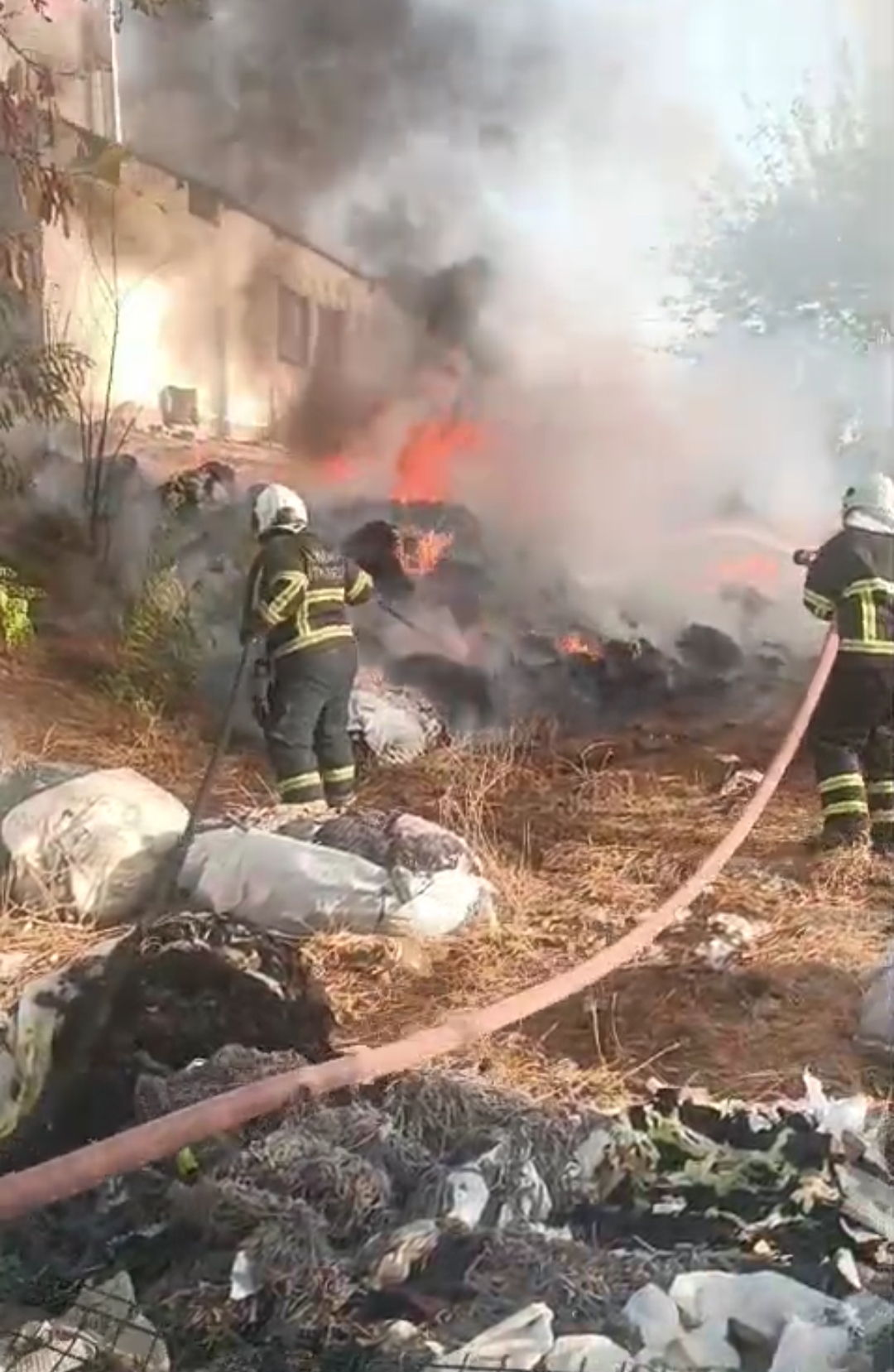 OSB’de tekstil atıkları alev aldı!