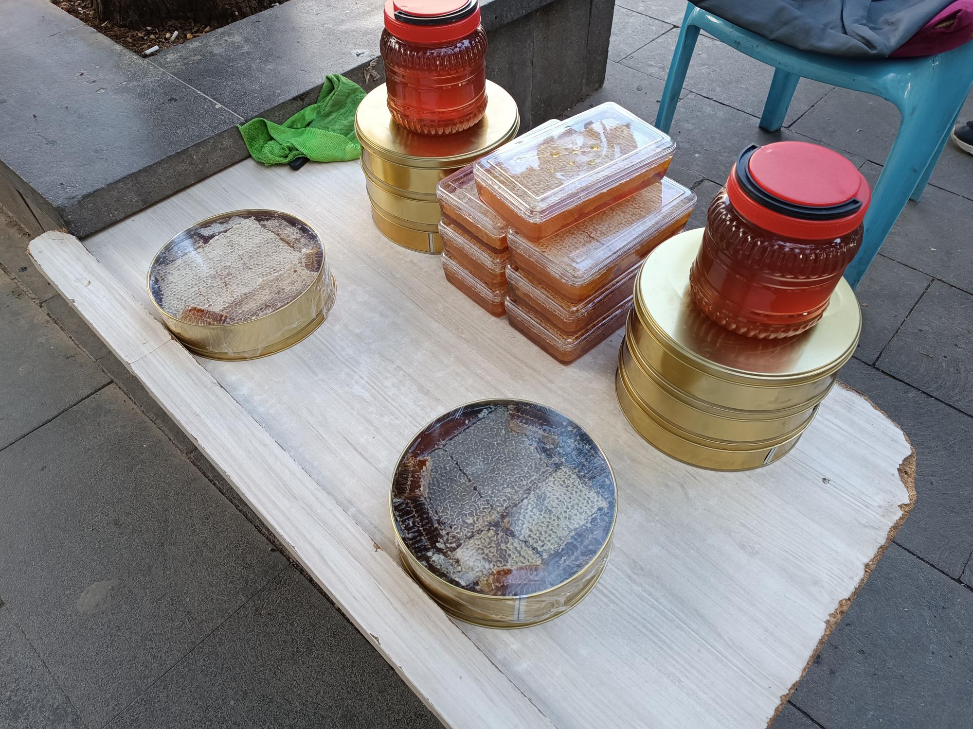 Pervari balı seyyar tezgahta