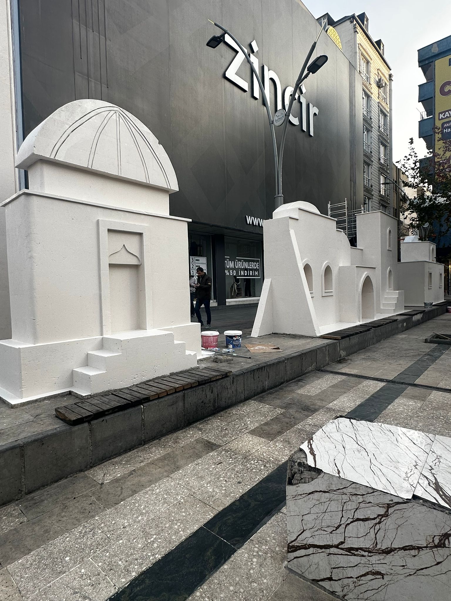 ‘Şemsiyeli Sokak’ta modern dokunuş