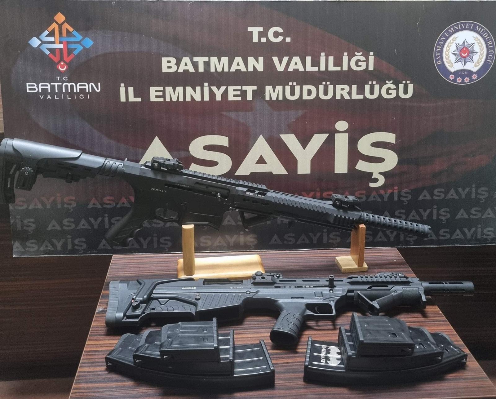 Silah ve şarjörler ele geçirildi