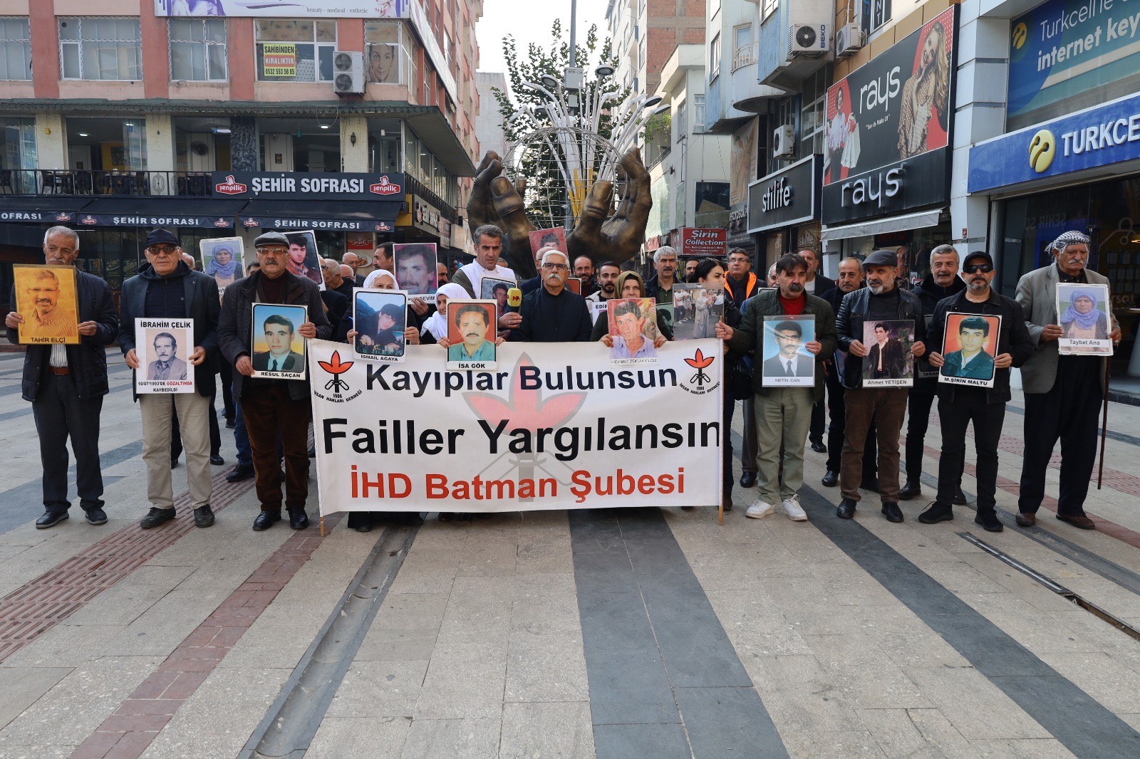 Tahir Elçi’nin faillerini sordular