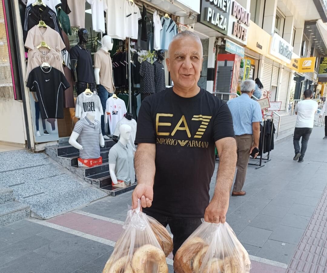 Tandır ekmeği geleneğini yaşatıyor