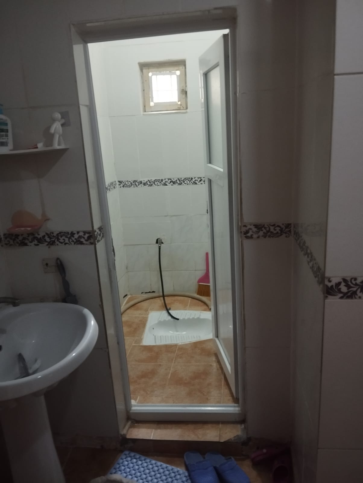 Tuvalette mahsur kalan çocuk kurtarıldı