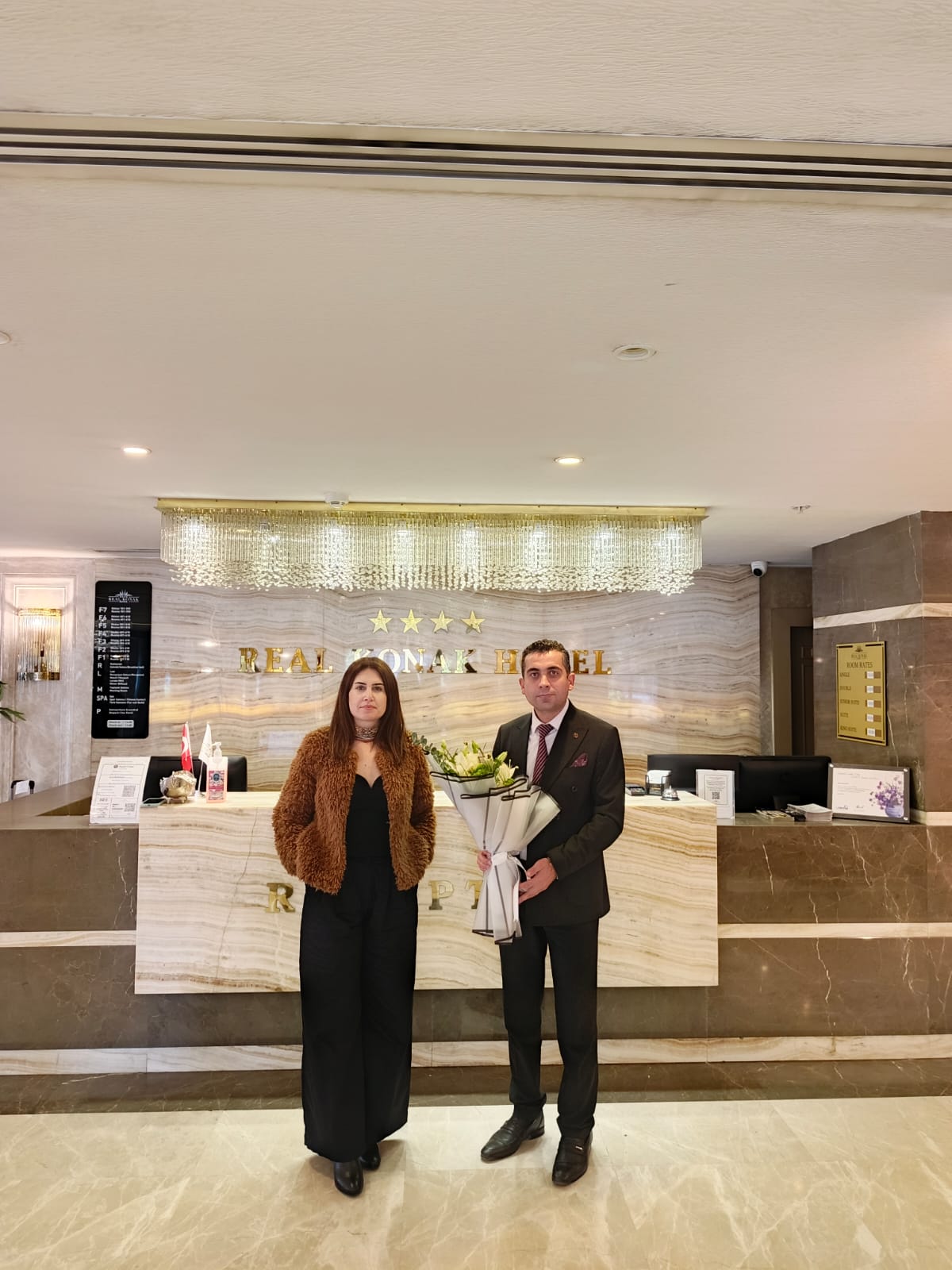 Ünlü sanatçı Rewşan, Real Konak’ta ağırlandı