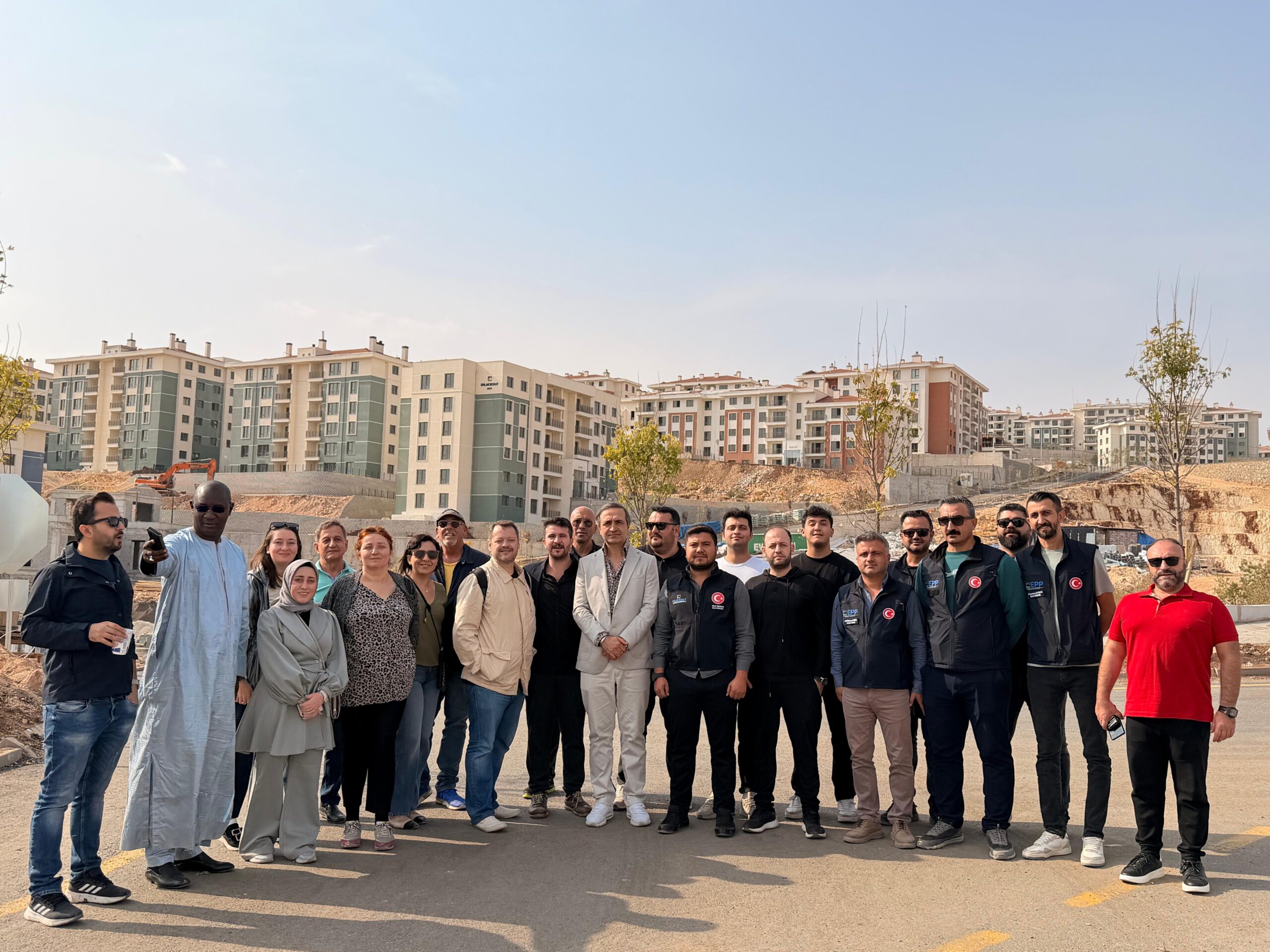 Yabancı gazeteciler deprem şehirlerinde asrın inşasına hayran kaldılar