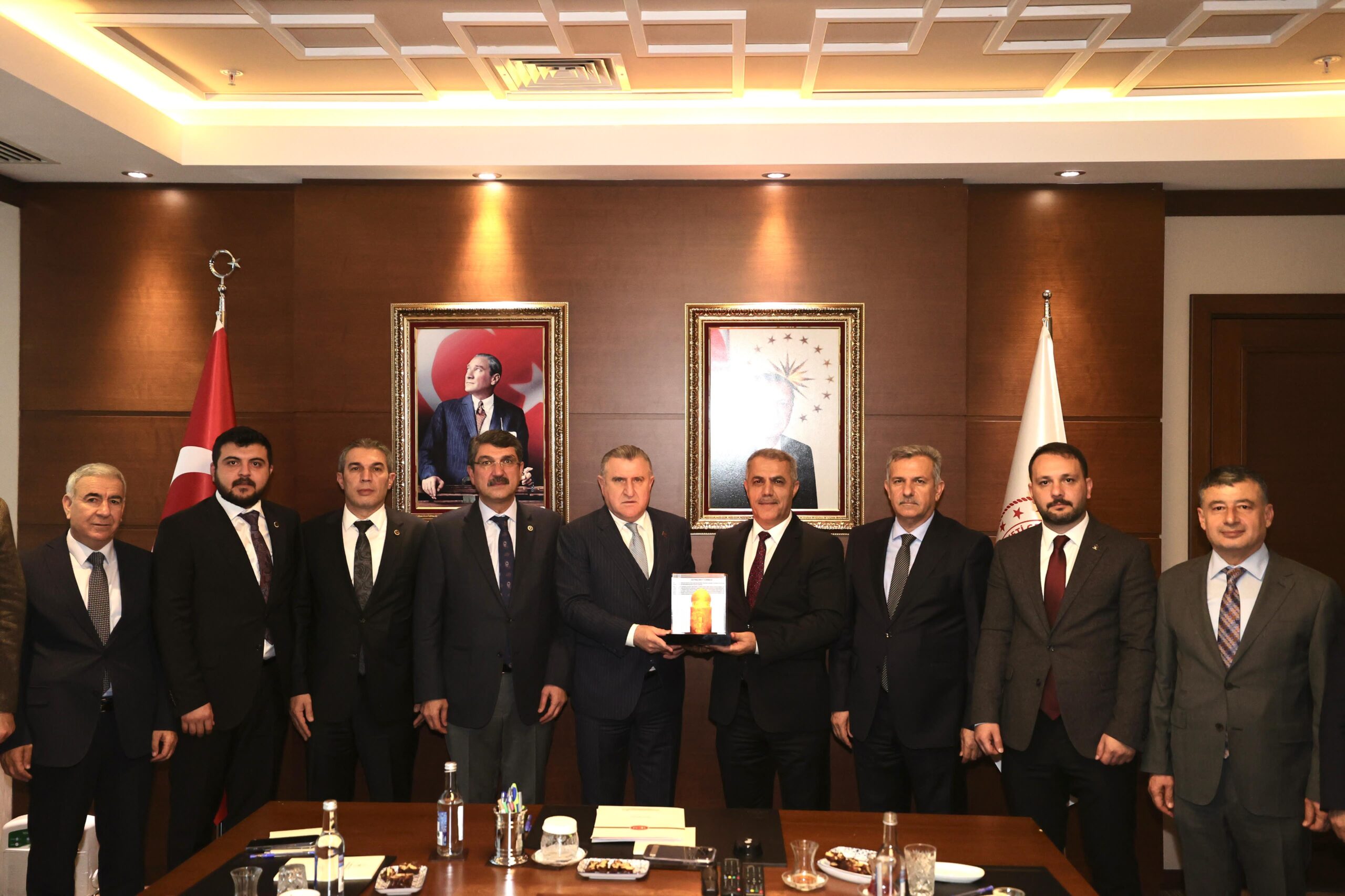 AK Parti’den Ankara’ya çıkarma