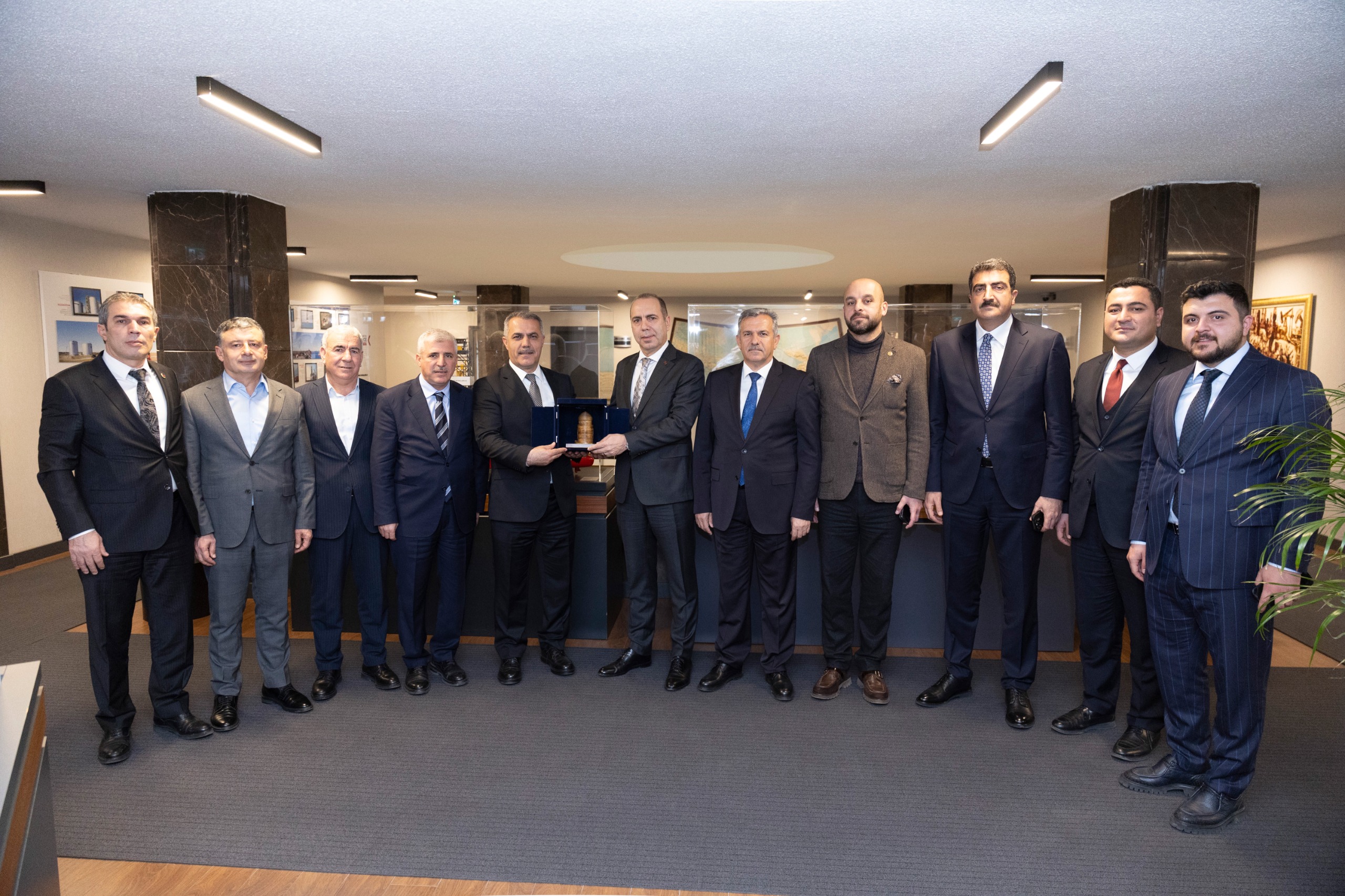 AK Partililerden başkentte yoğun mesai