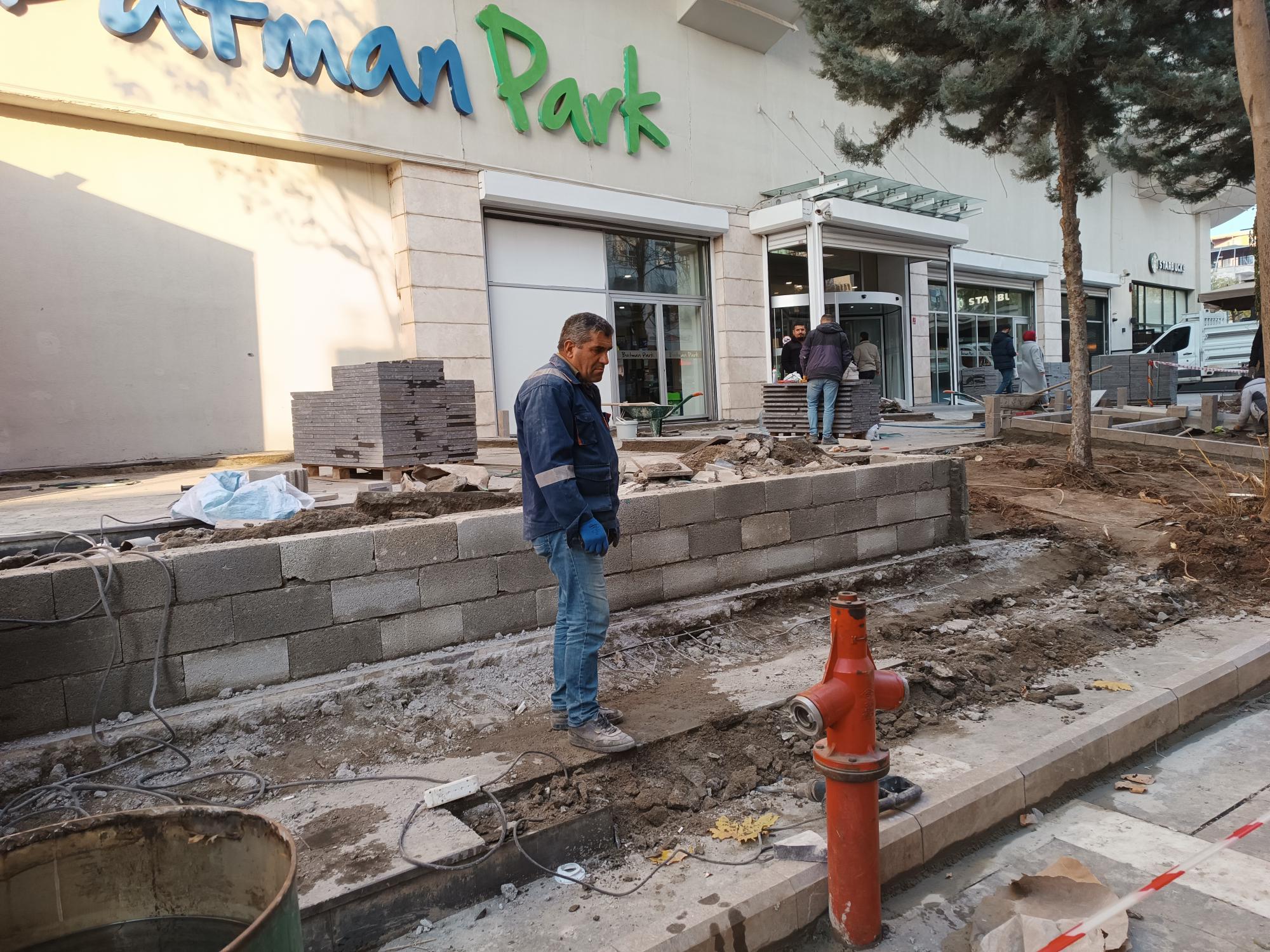 AVM önünde estetik düzenleme