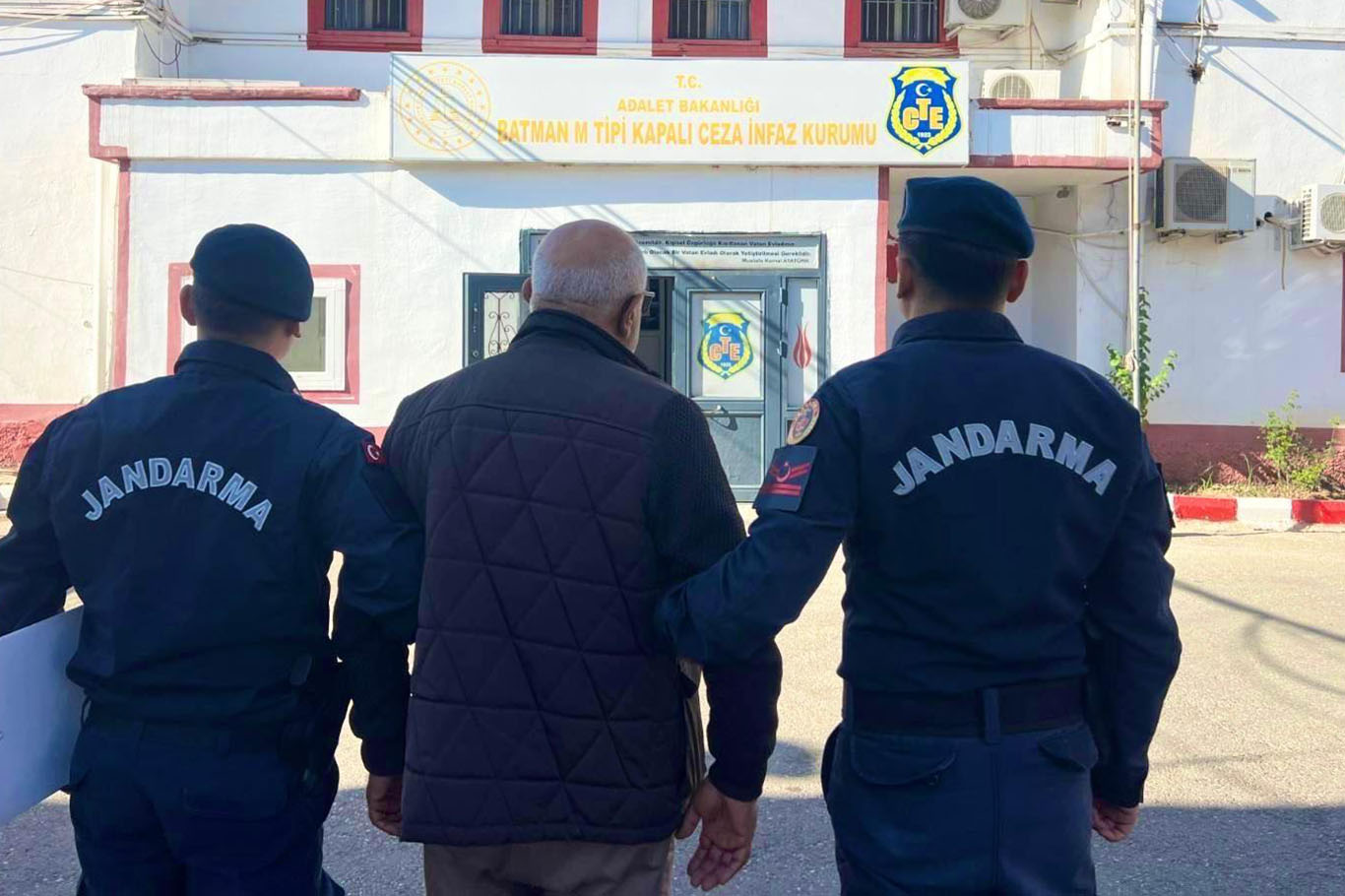 Aranan 21 kişi yakalandı