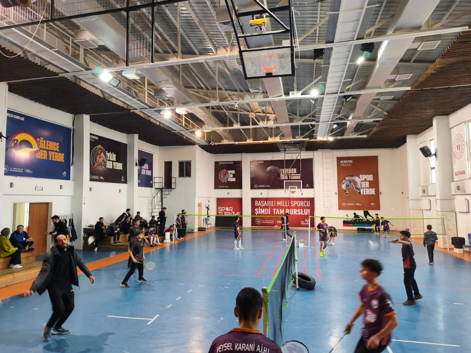 Badmintonun şampiyonu Veysel Karani