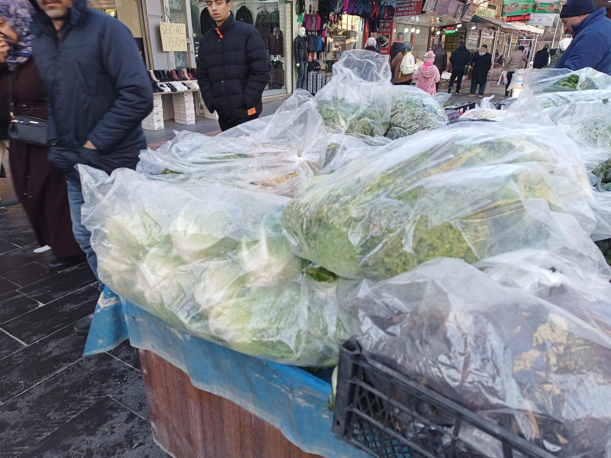 Buzlanma seyyar satıcıları zorluyor