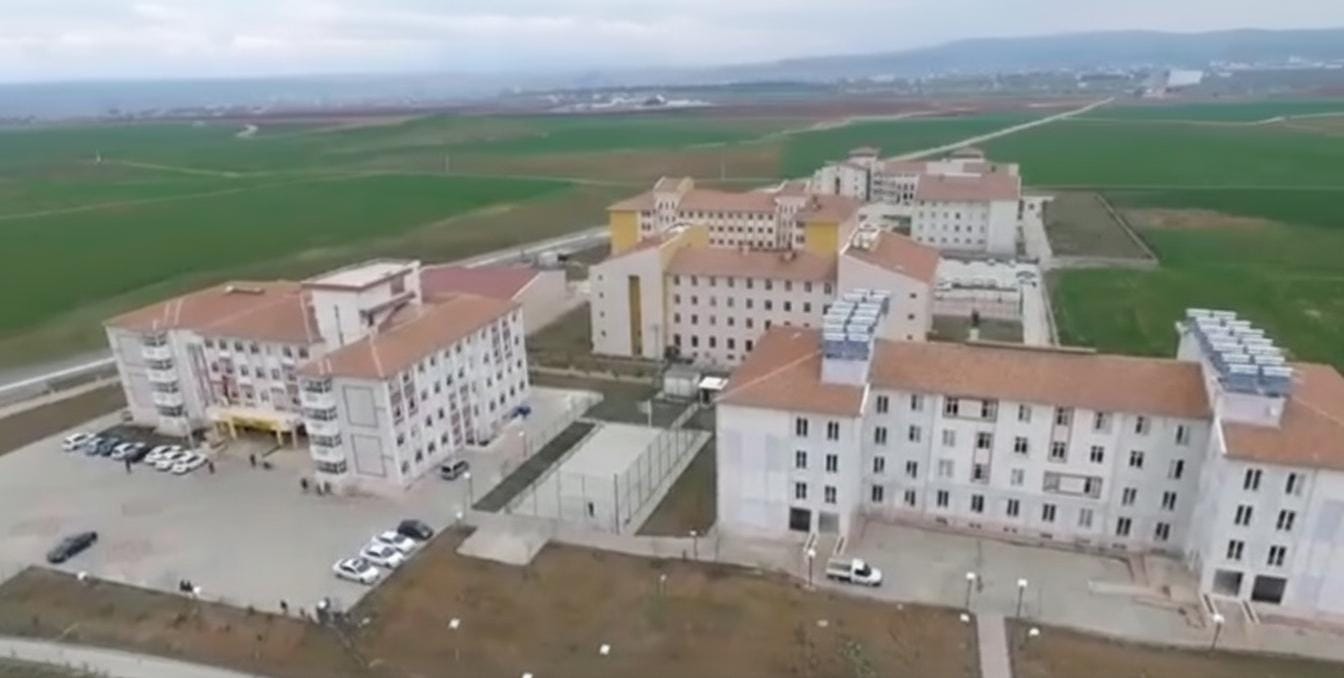 EĞİTİM KAMPÜSLERİ ZEHİR SOLUYOR