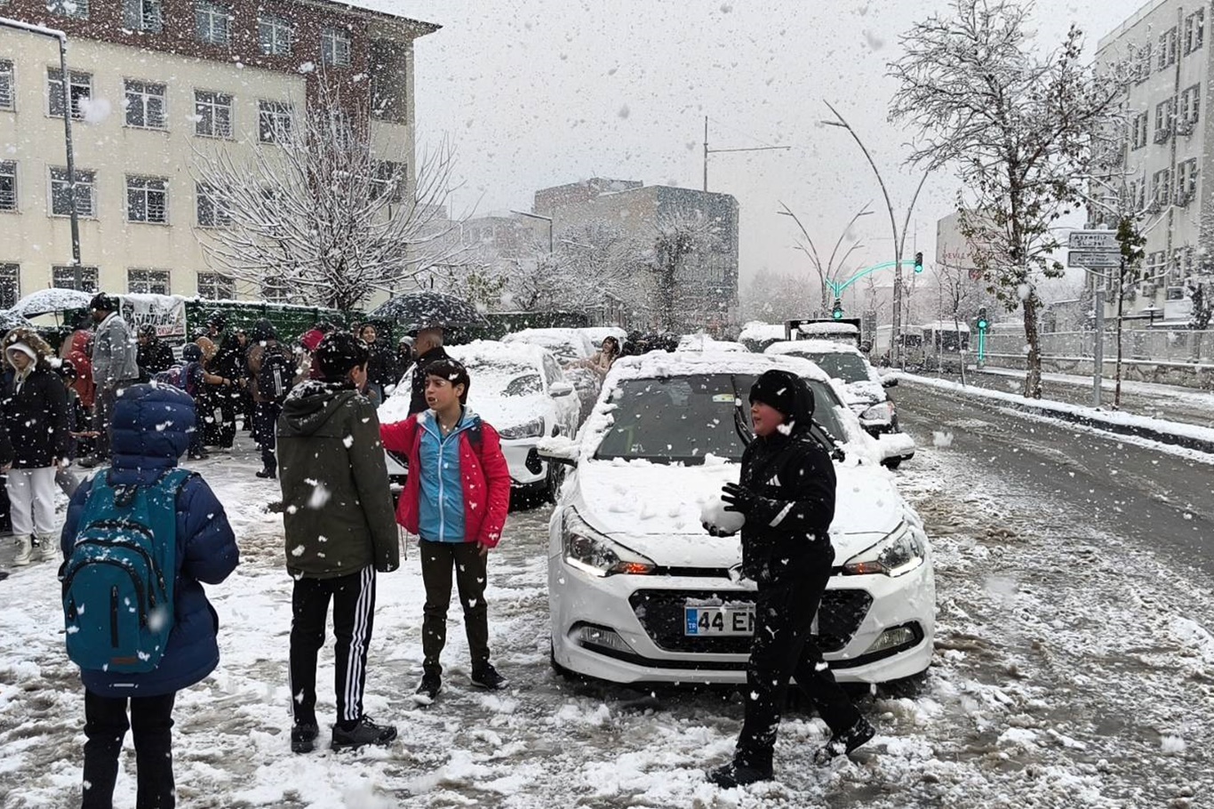 EĞİTİME BİR GÜN DAHA ARA