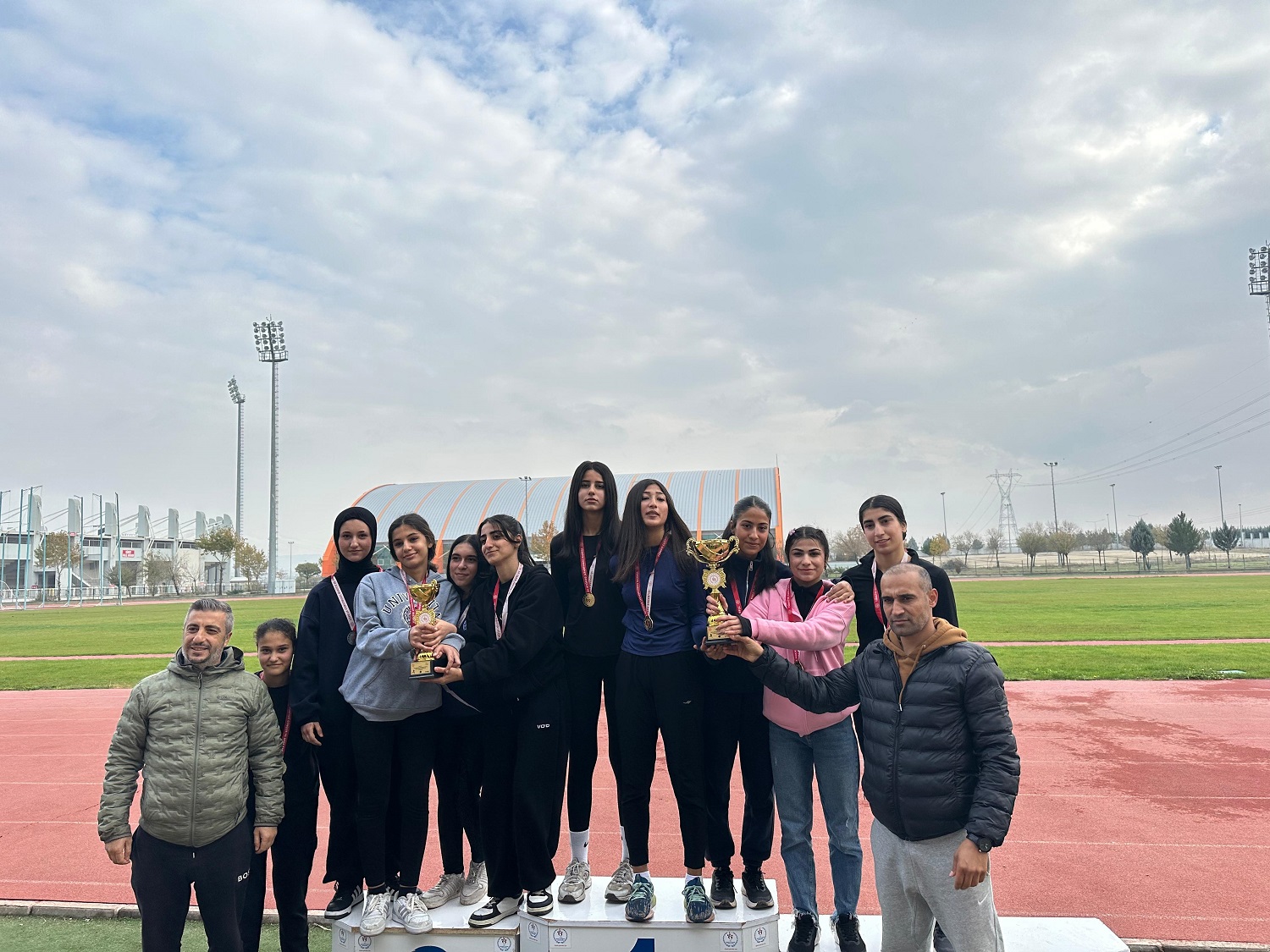 Gençler kros yarışması nefes kesti