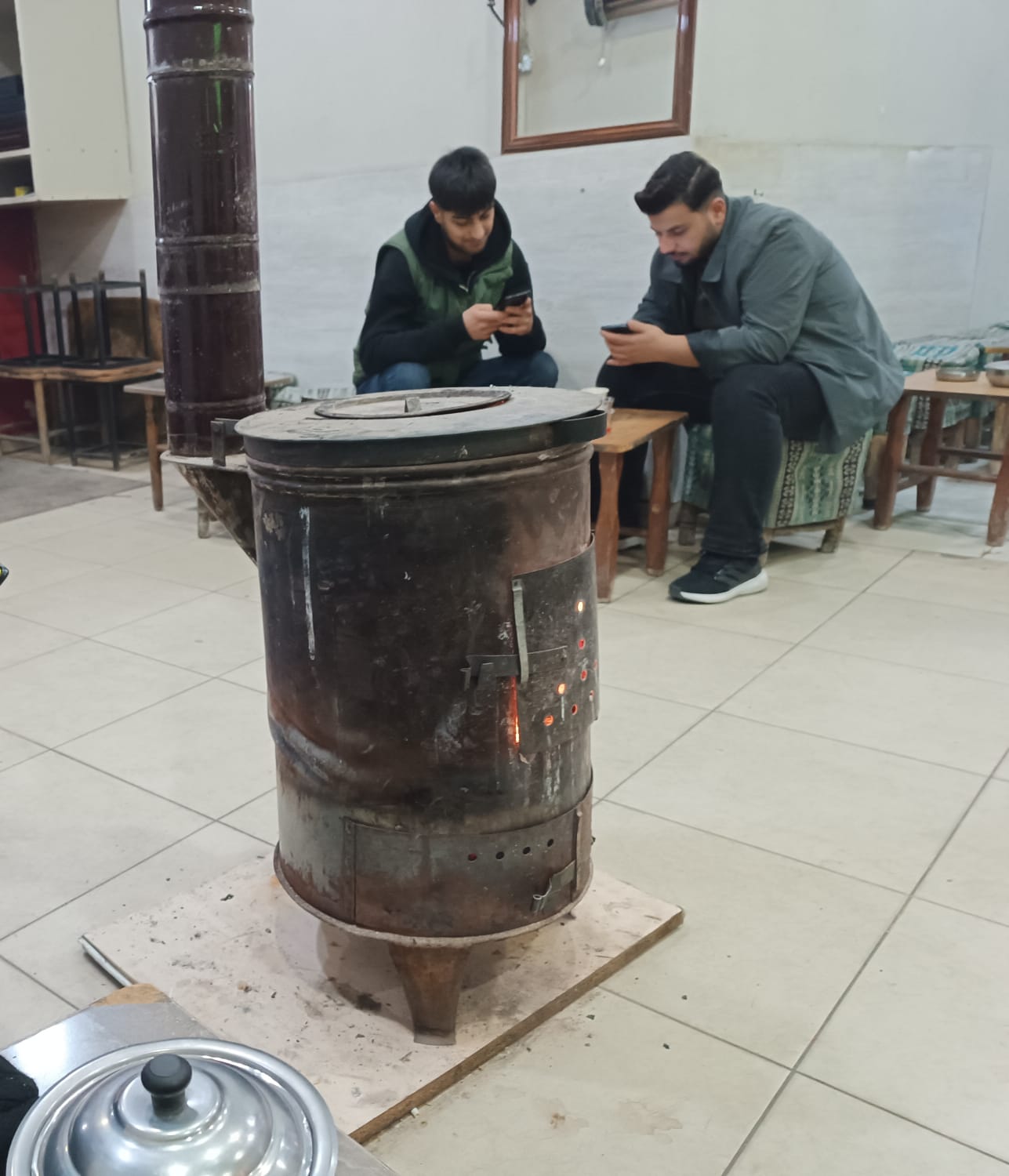 Kahvehanelerde sobalar tutuşturuldu