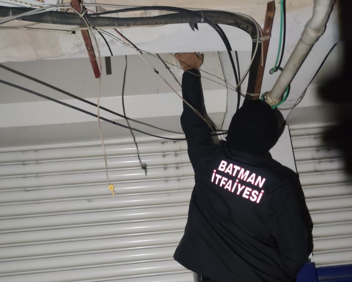 İşyerinde mahsur kaldılar