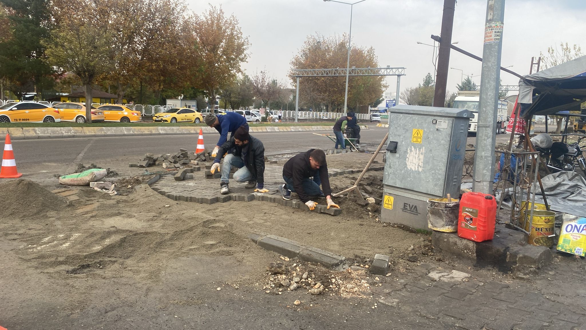 Kaldırımlar yenileniyor