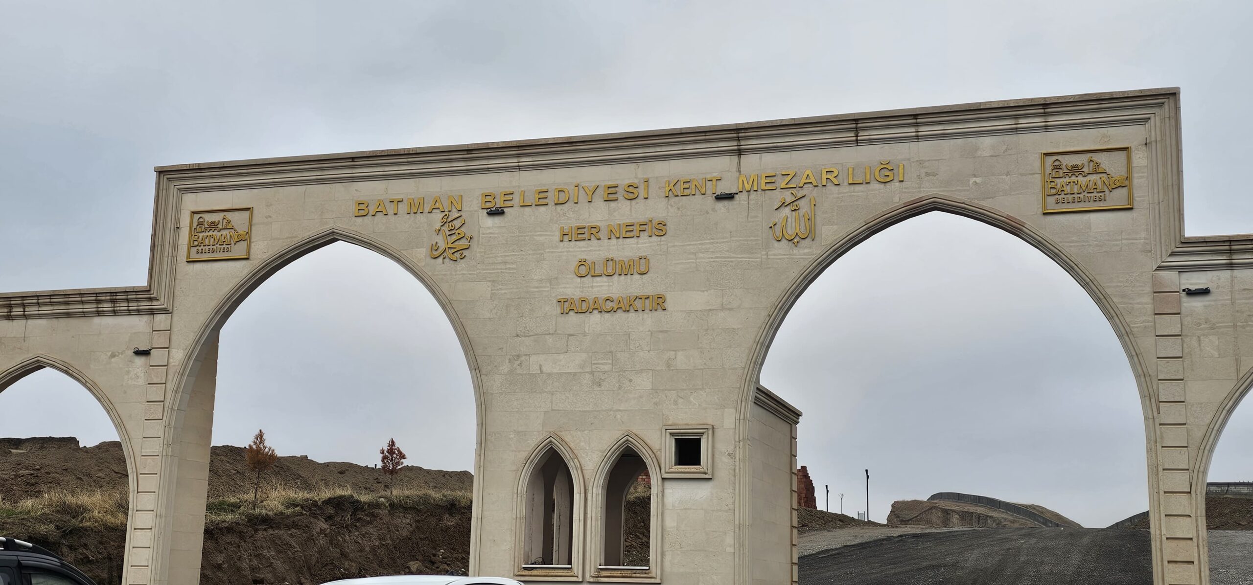 Kent mezarlığında defin işlemleri başladı