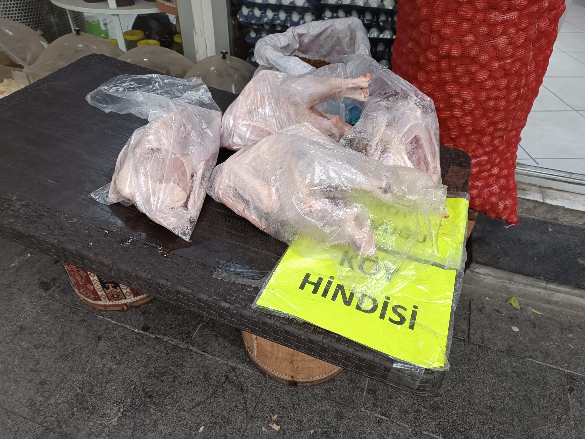 Köy hindileri tezgahlarda