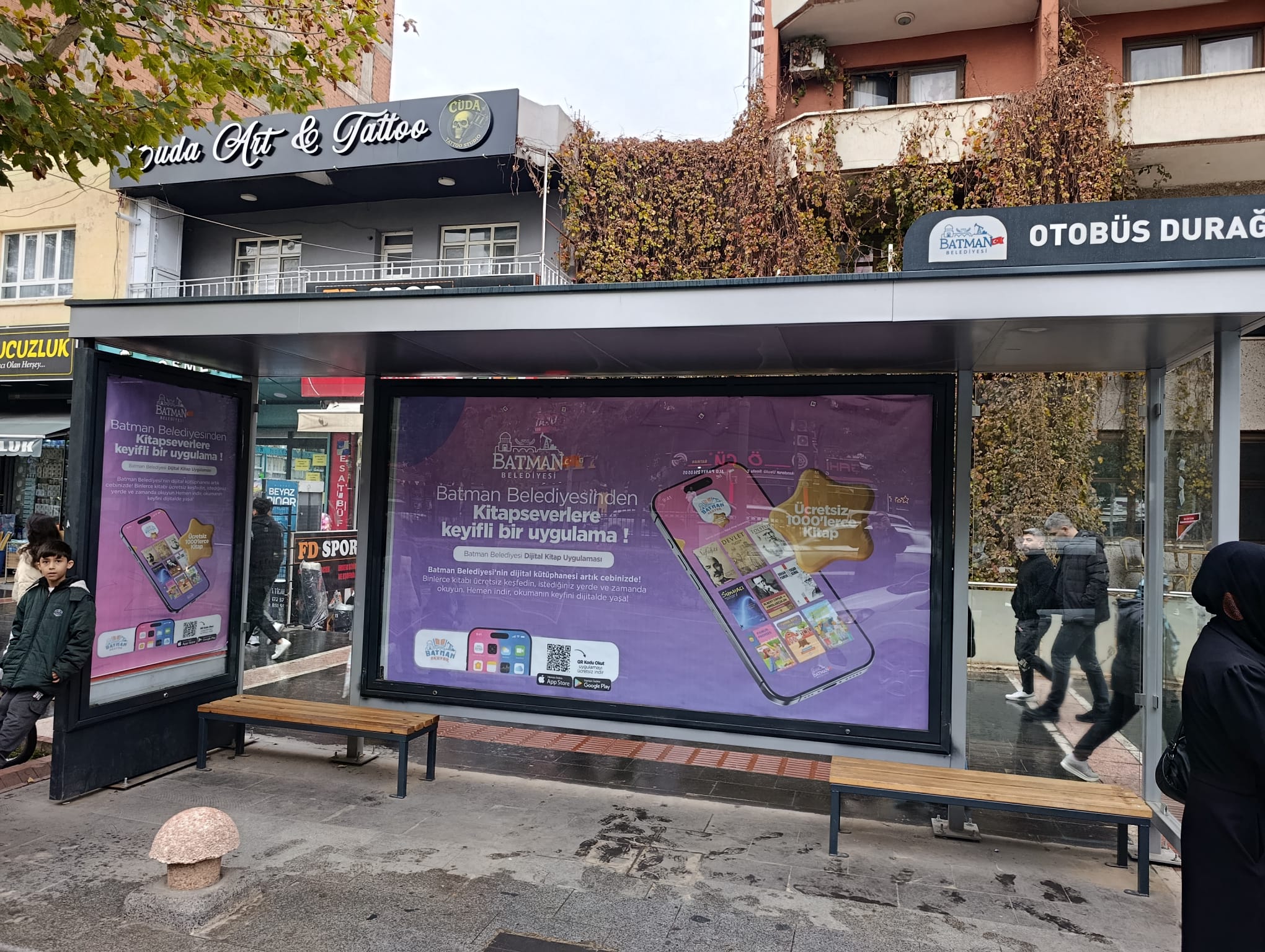 Otobüs durakları yenilendi