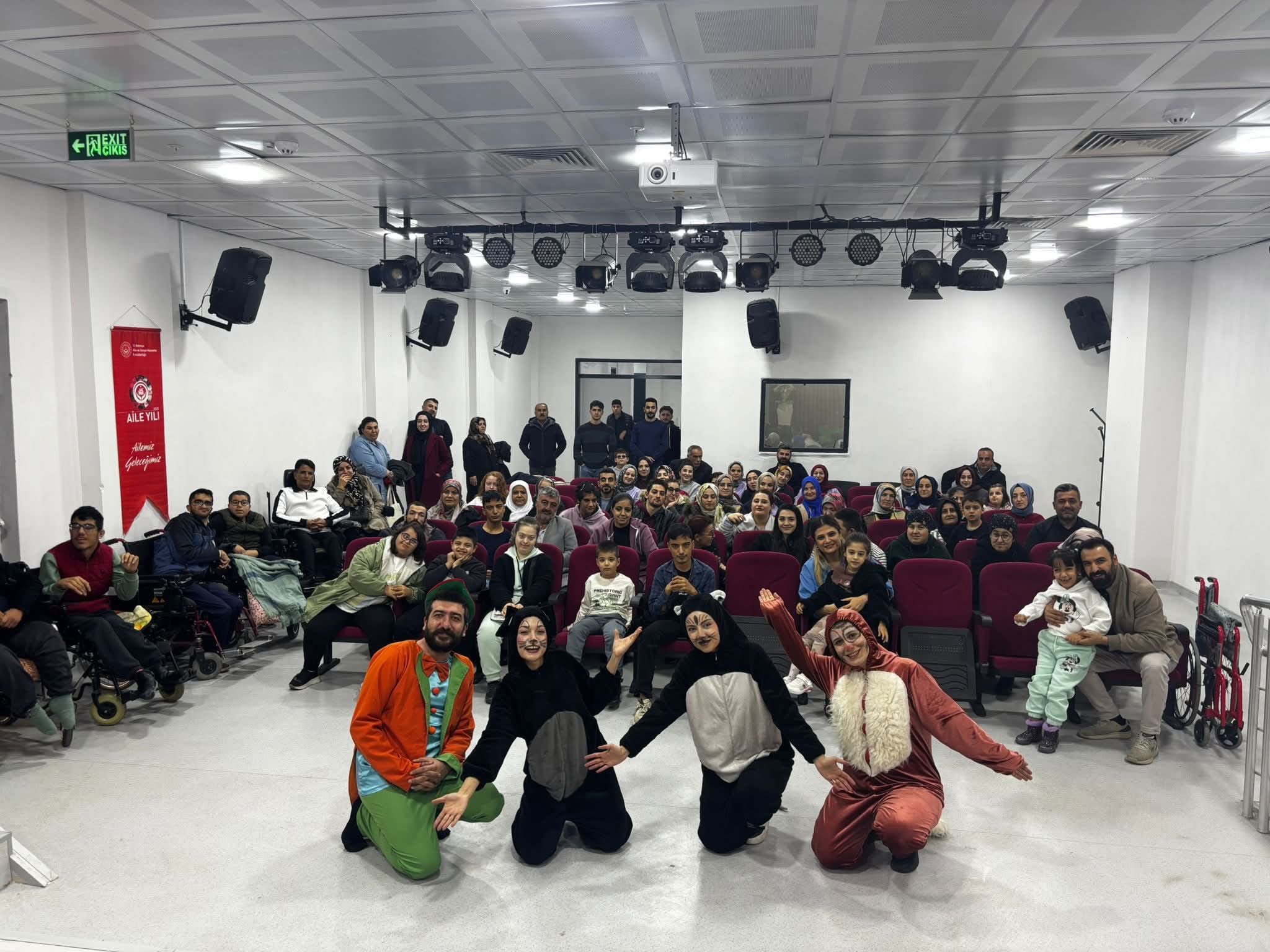 Özel bireylere tiyatro etkinliği