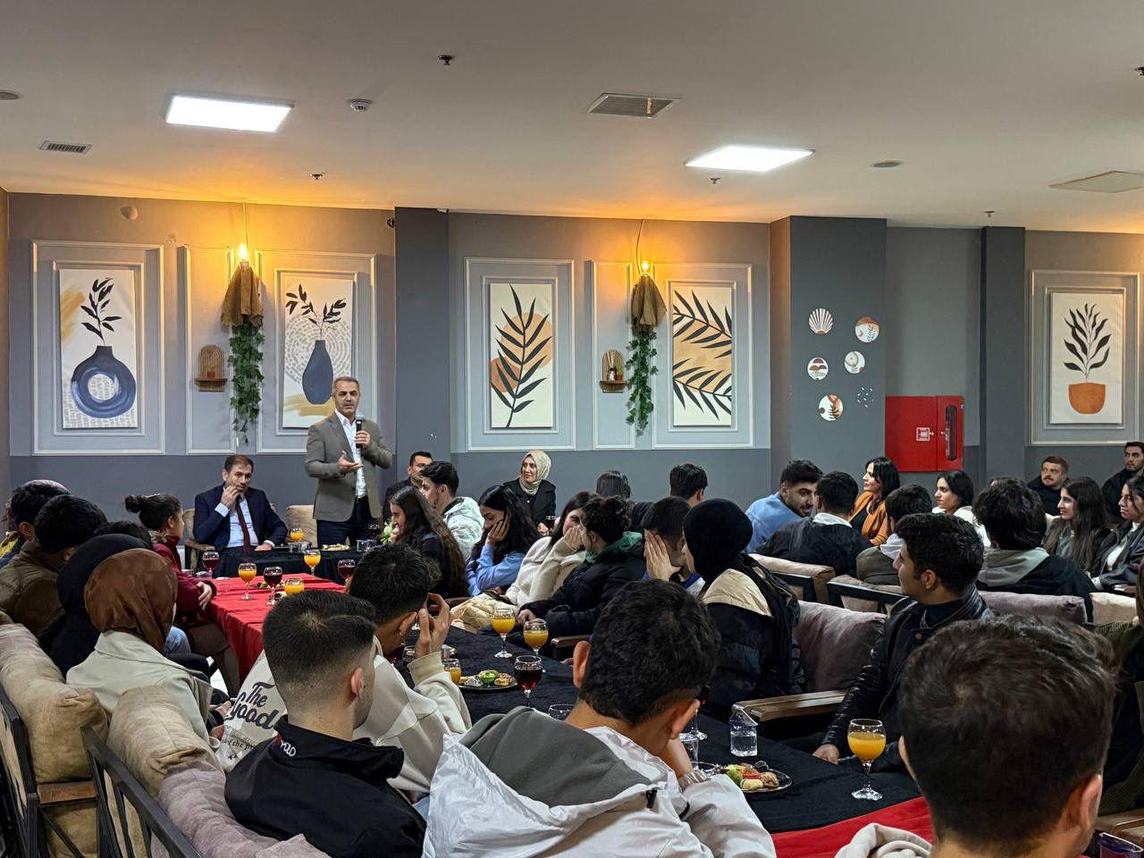 Şansi’den gençlere moral desteği