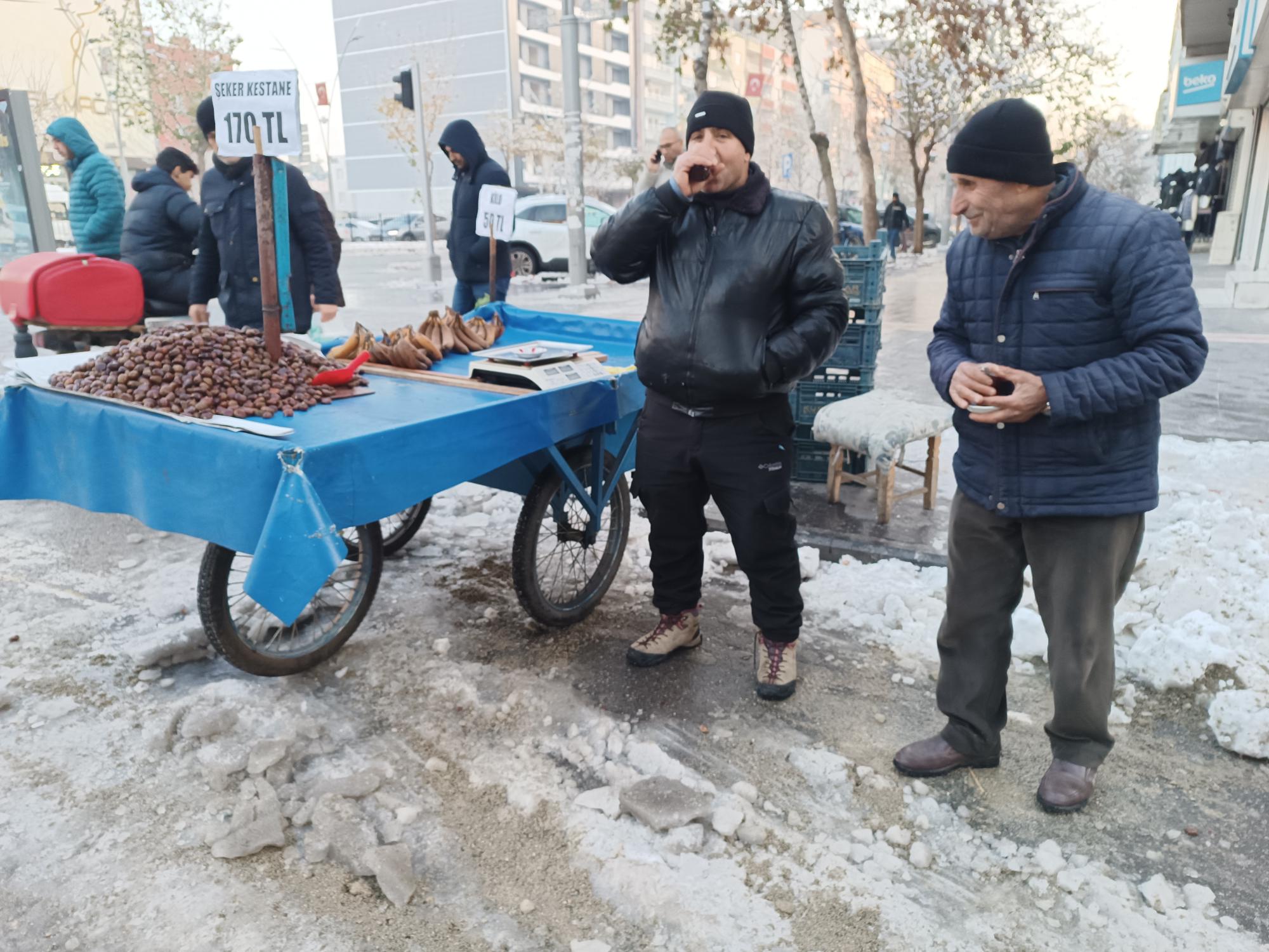Soğukta ekmek mücadelesi