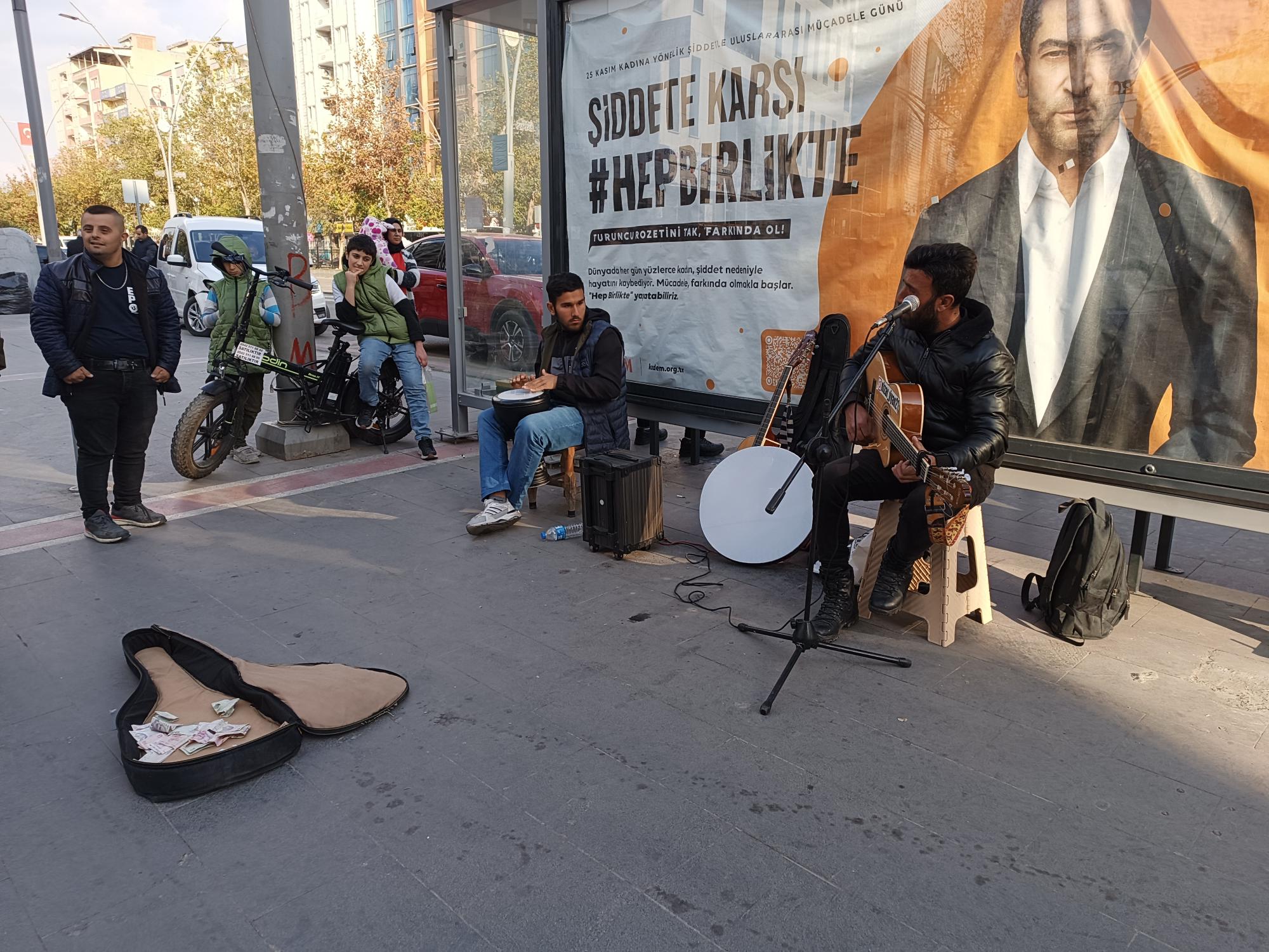 Sokak müziği renkli anlar yaşattı