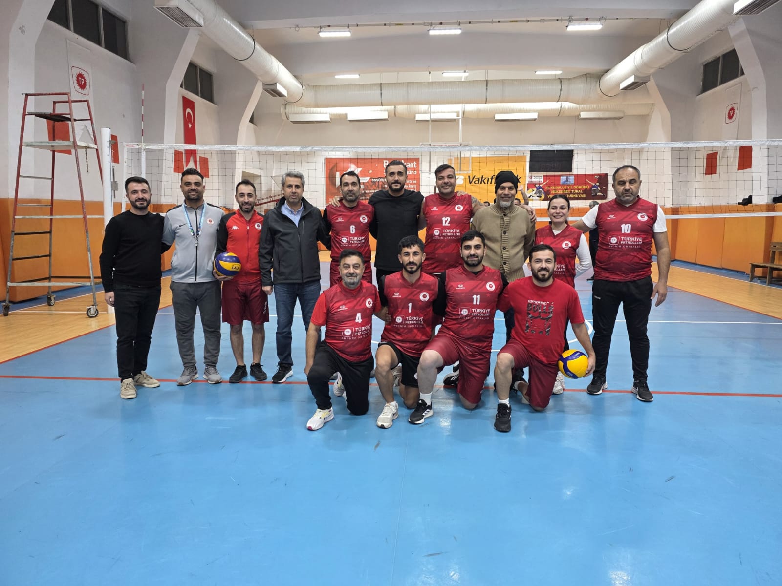 Voleybol turnuvası şampiyonunu arıyor