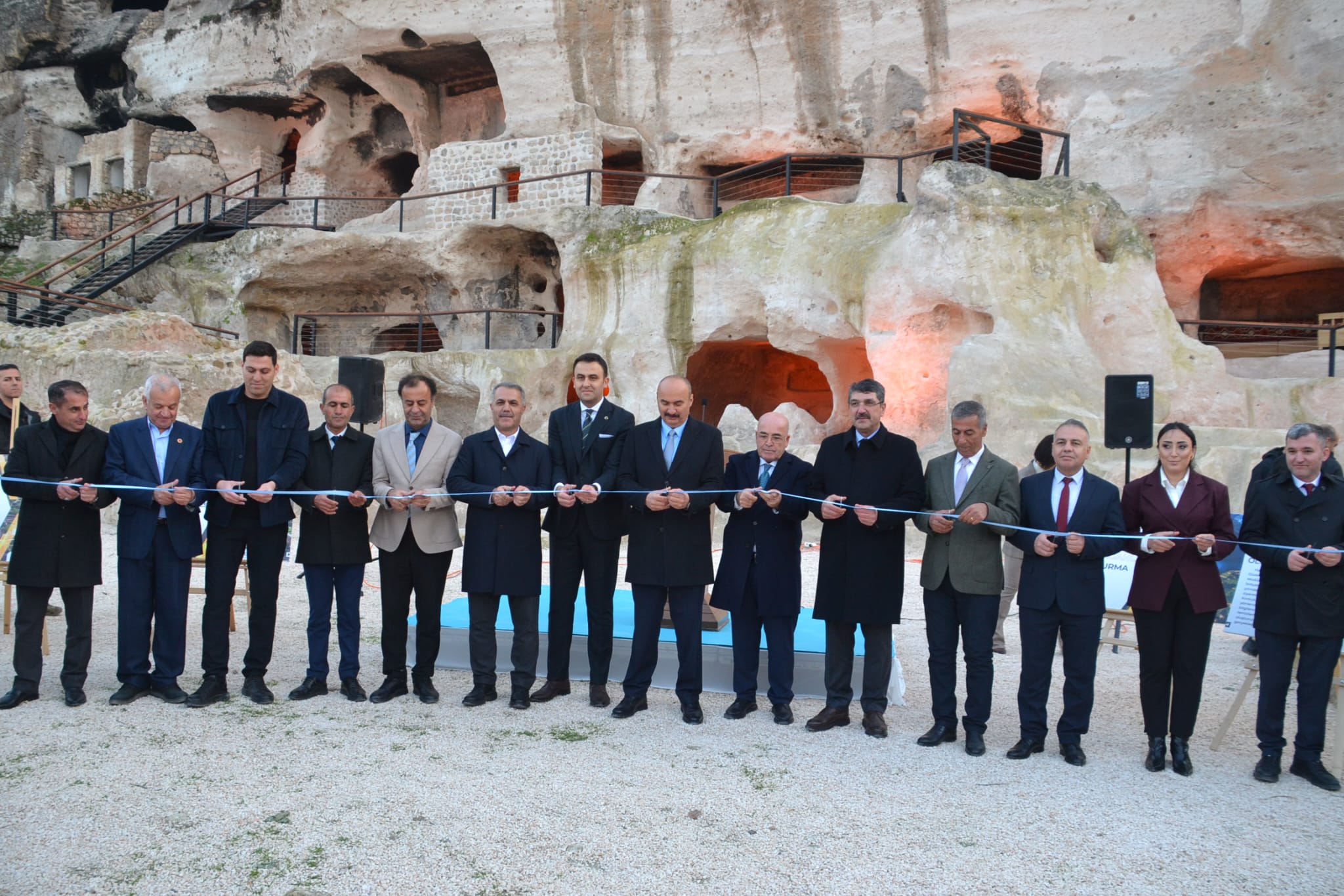 Binlerce yıllık mağaralar turizme açıldı