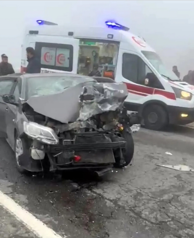 YOĞUN SİS FELAKET GETİRDİ