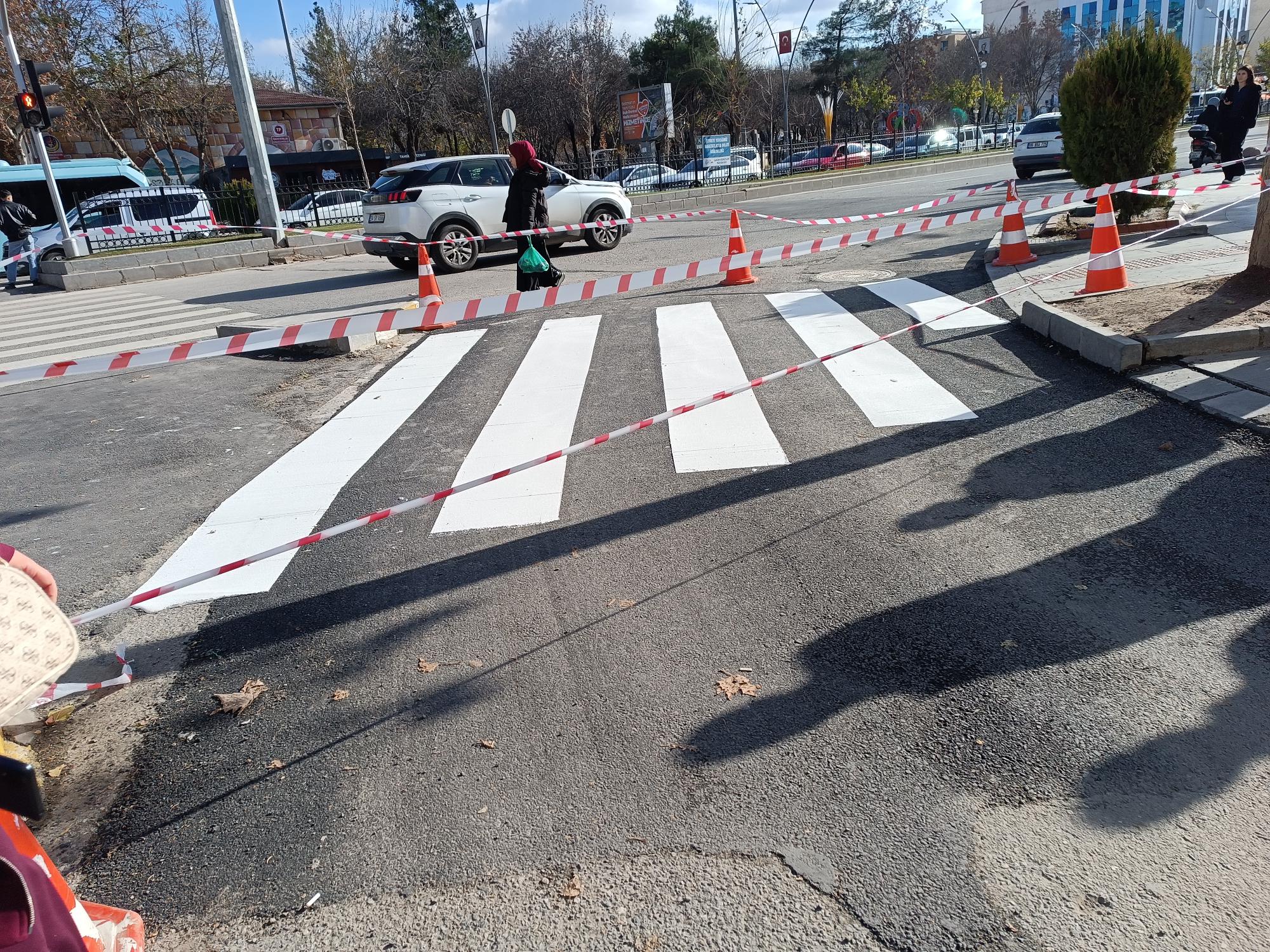 Yaya geçitleri yenileniyor