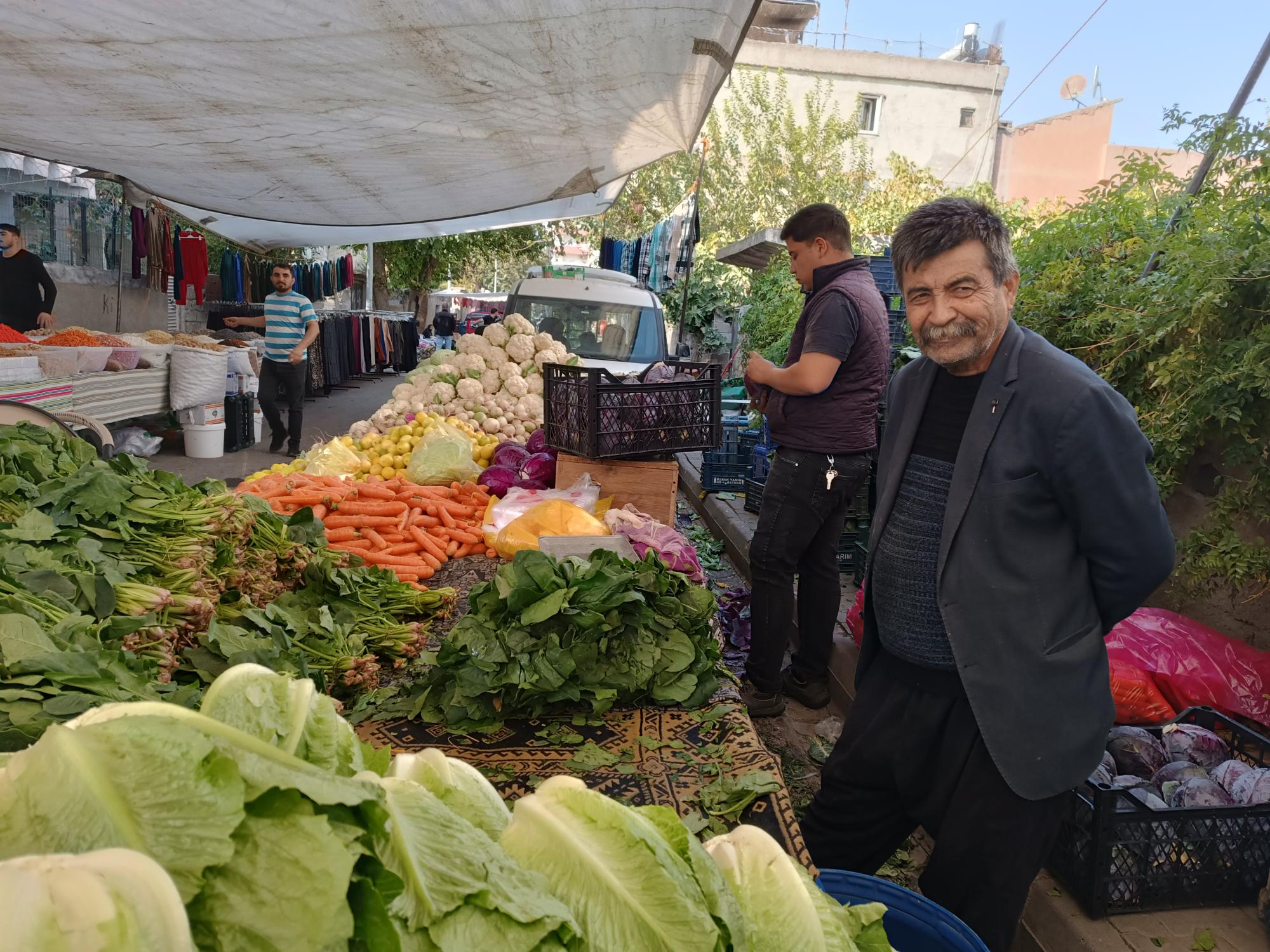 14 Yıldır pazarda geçimlerini sağlıyorlar
