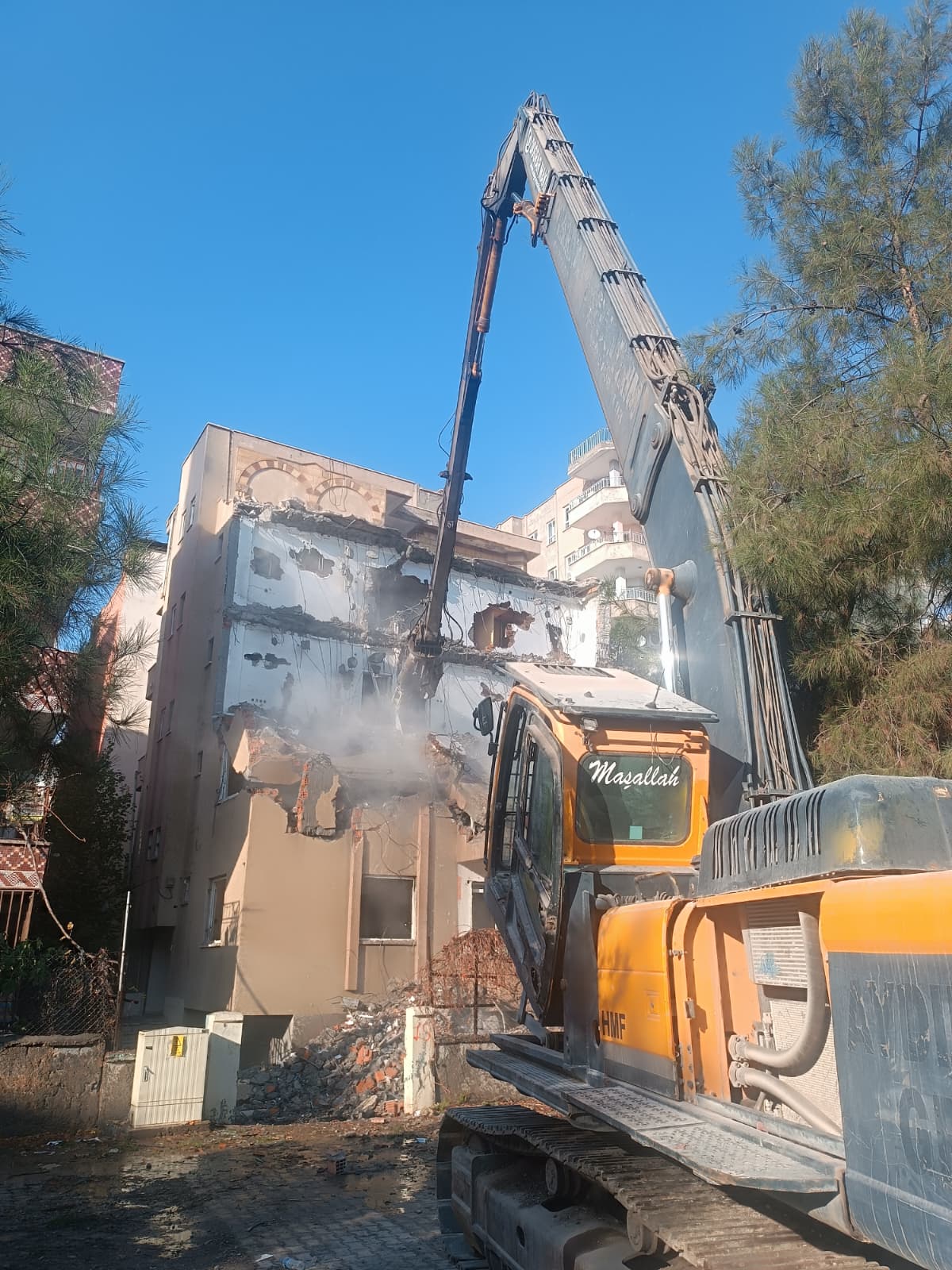 Riskli binalara geçit yok