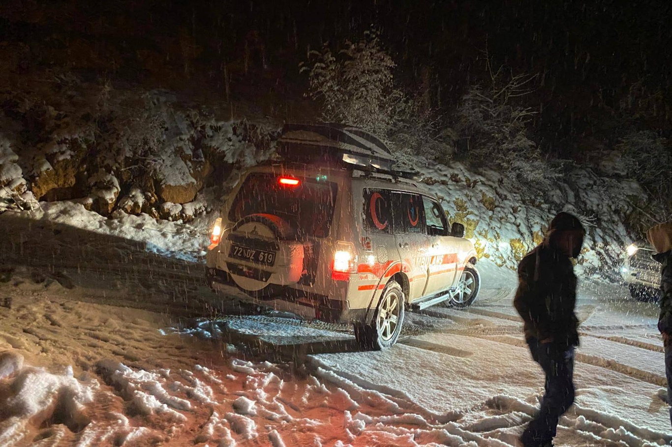 Acil hasta için kapanan yol açıldı