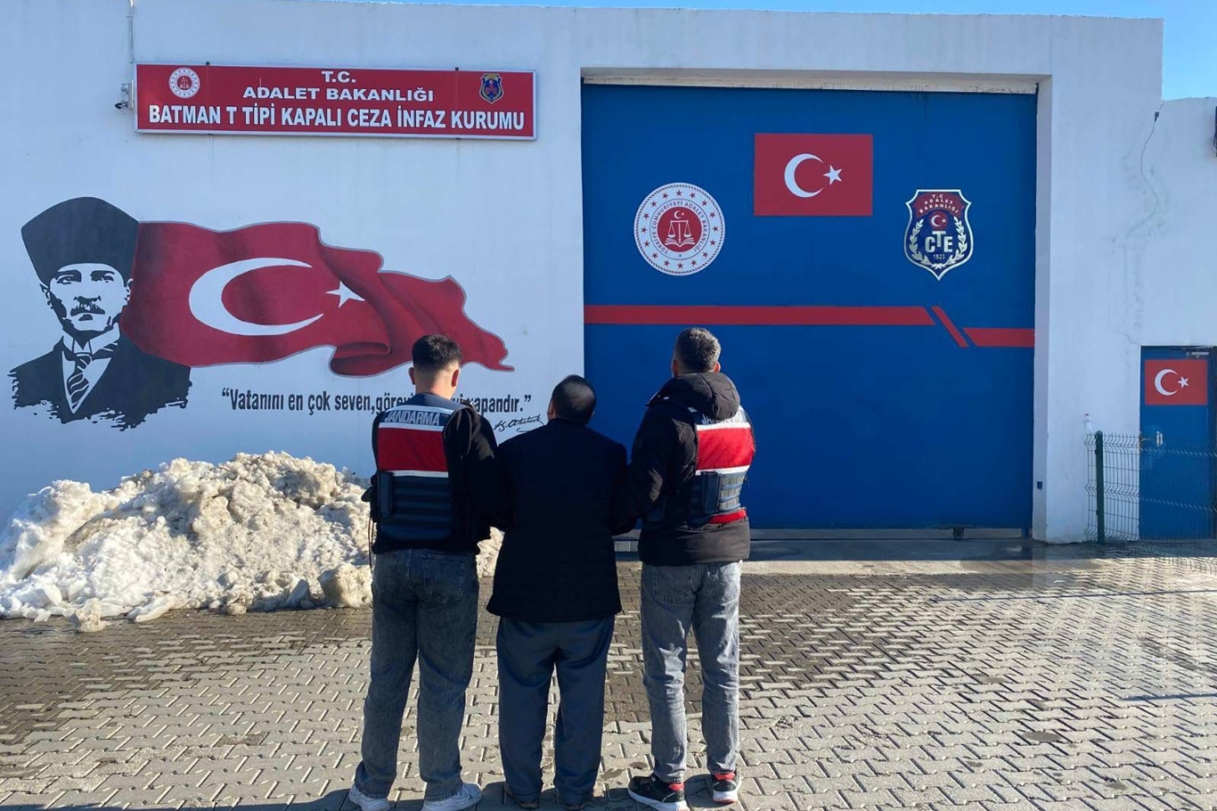 Aranan 30 şahıs yakalandı