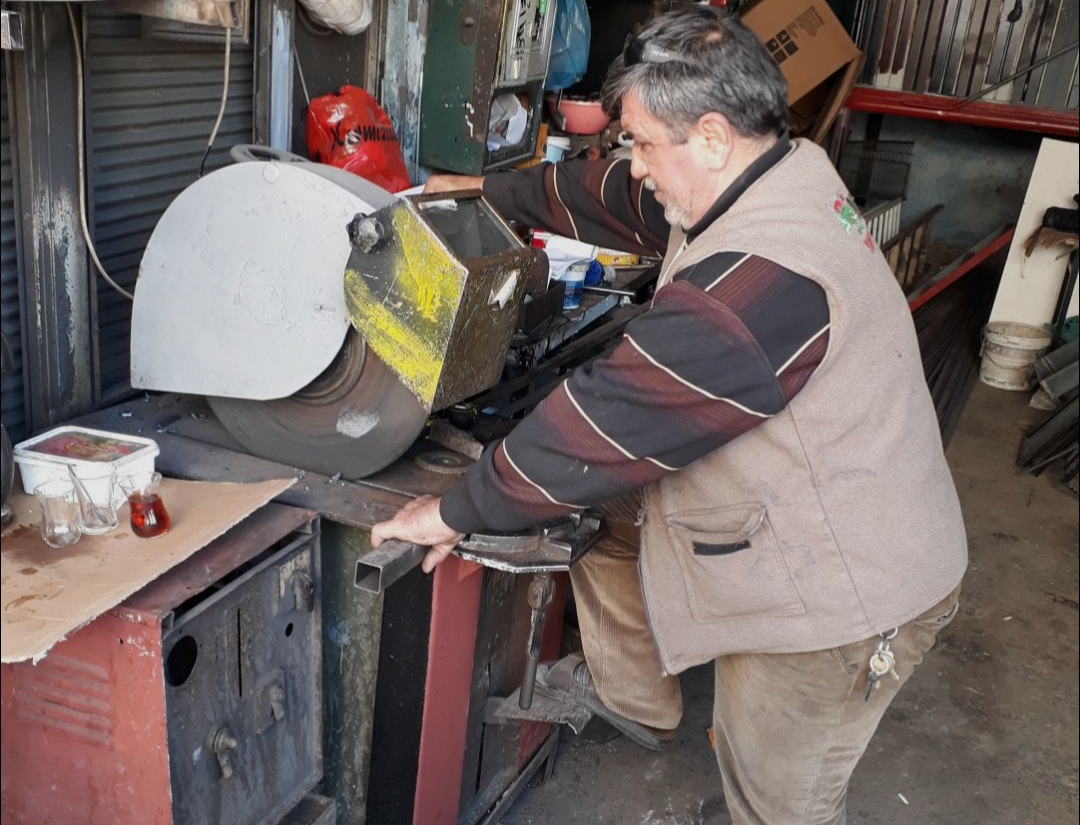 “Ayakta kalmak için direniyoruz”